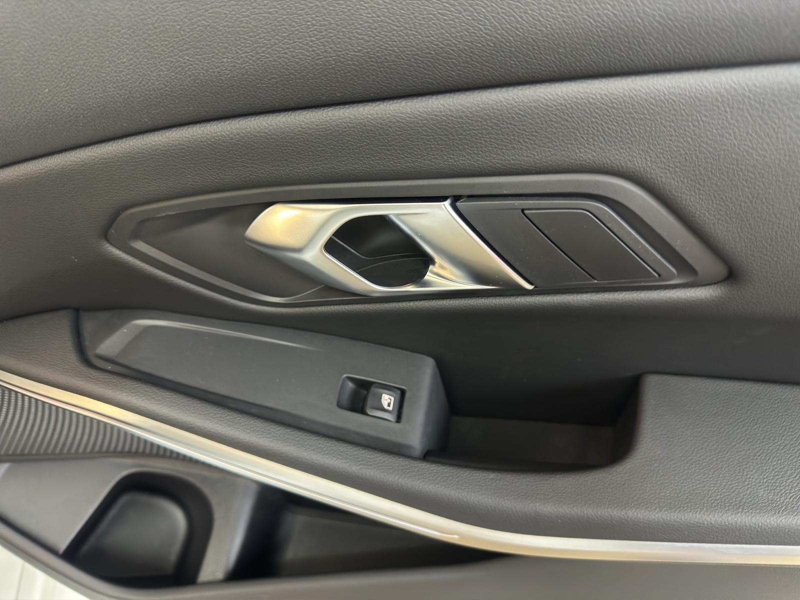 BMW 330d xDrive-image-15