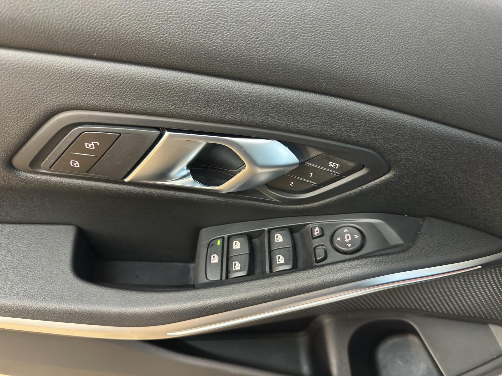 BMW 330d xDrive-image-9