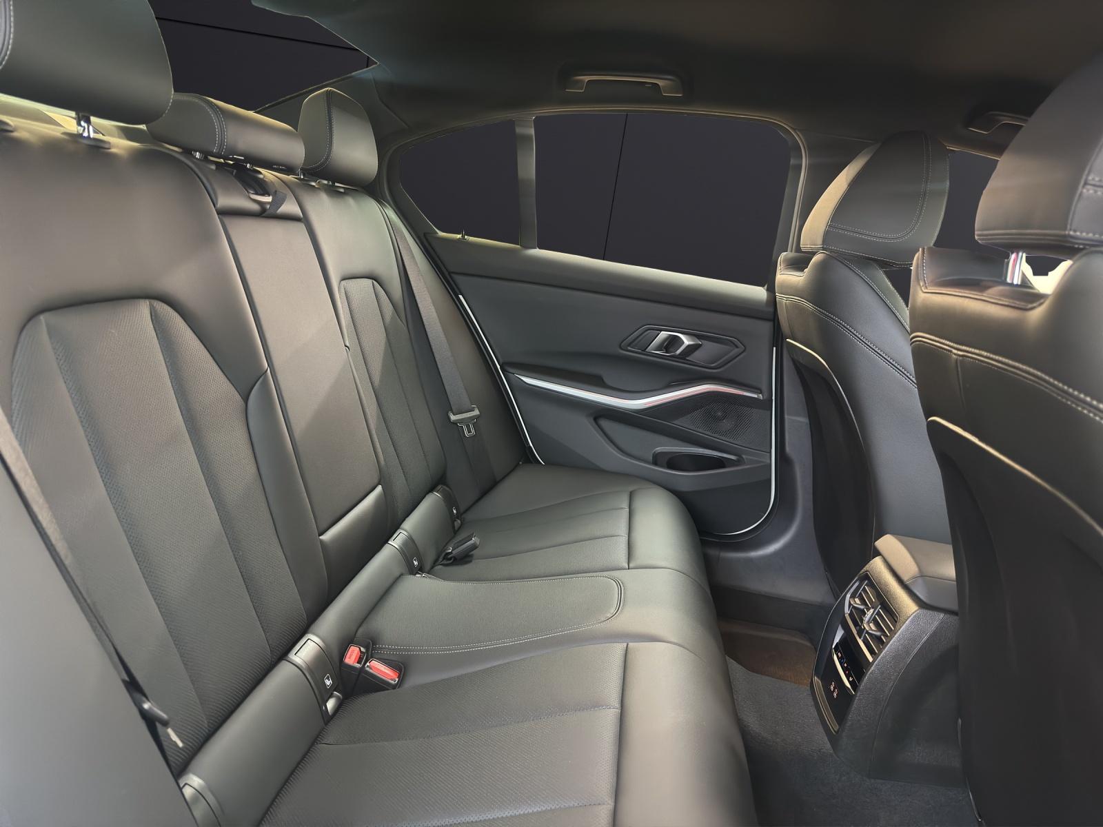 BMW 330d xDrive-image-13