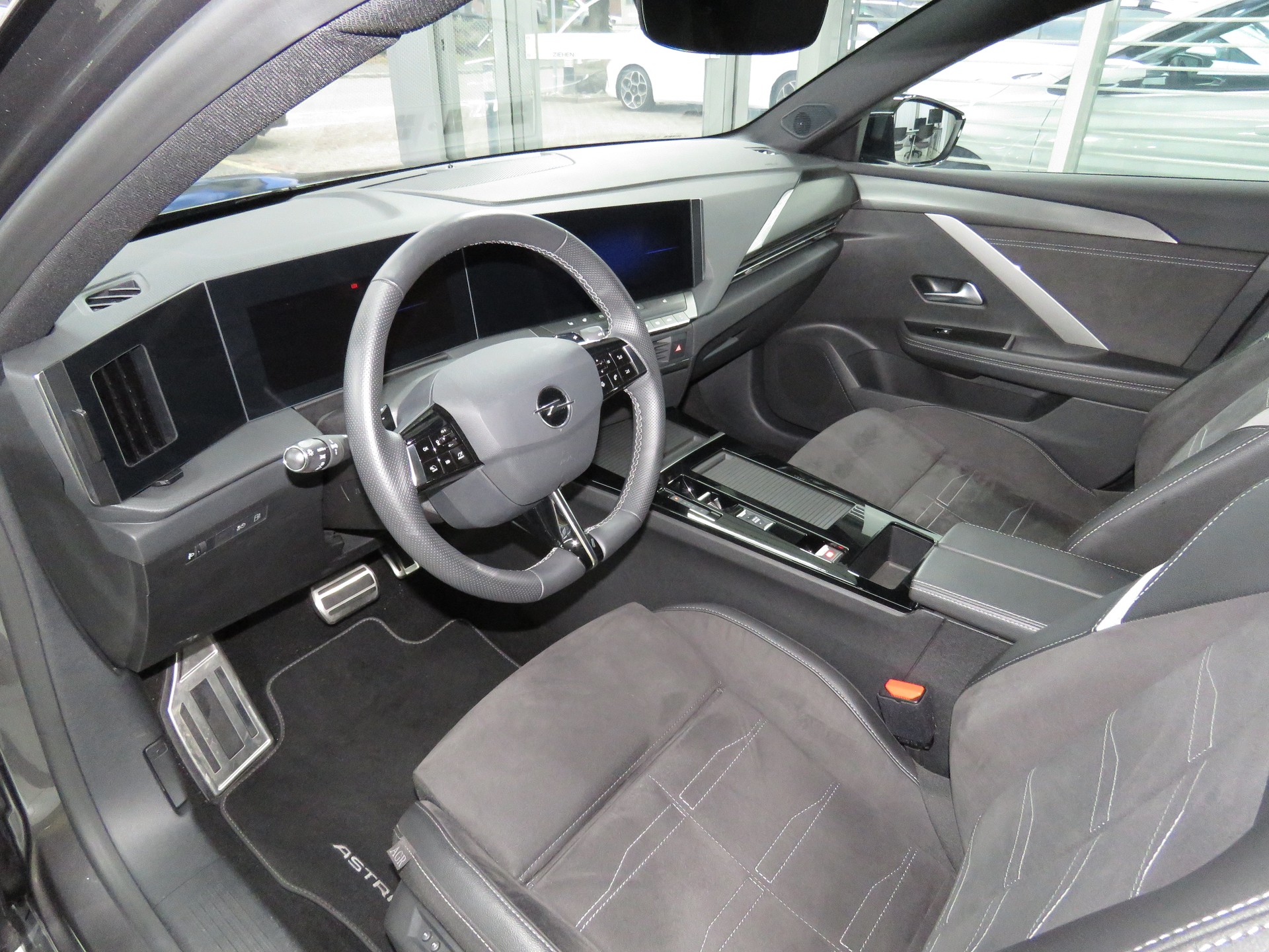 OPEL Astra 1.6 PHEV Turbo Swiss Plus Automat-image-6
