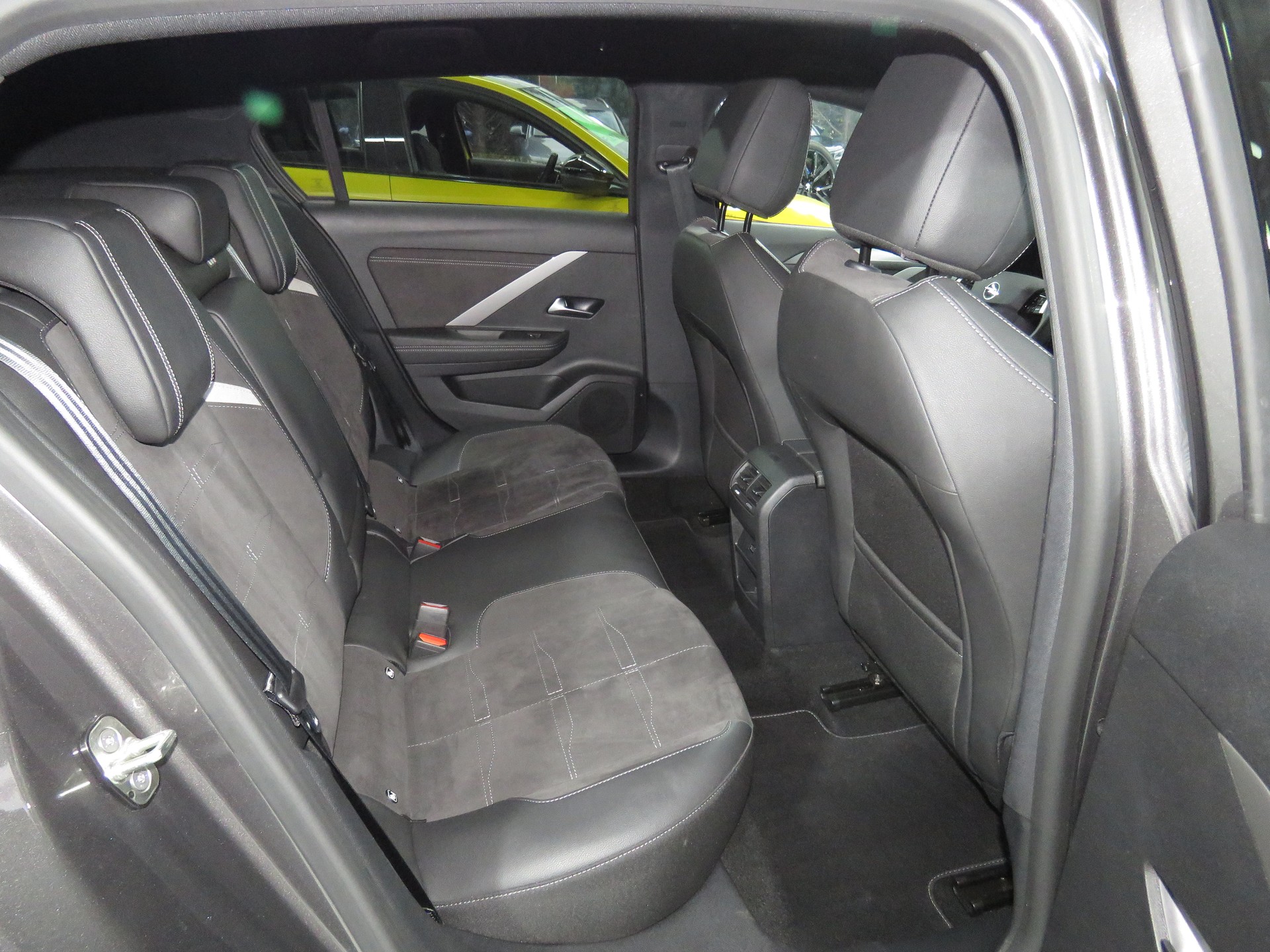 OPEL Astra 1.6 PHEV Turbo Swiss Plus Automat-image-13