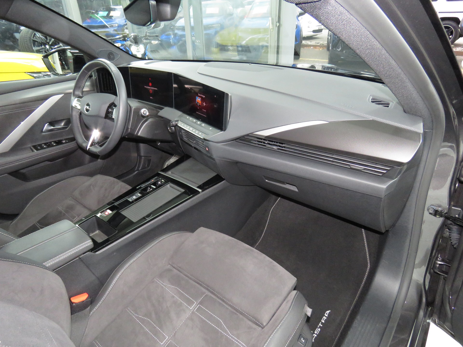 OPEL Astra 1.6 PHEV Turbo Swiss Plus Automat-image-11