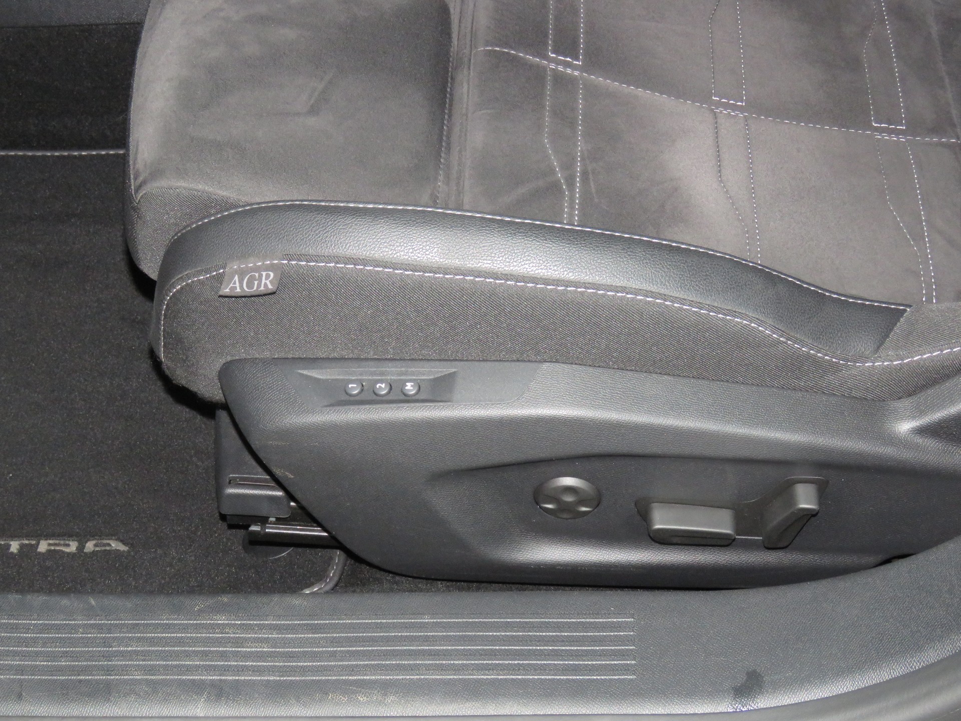 OPEL Astra 1.6 PHEV Turbo Swiss Plus Automat-image-8