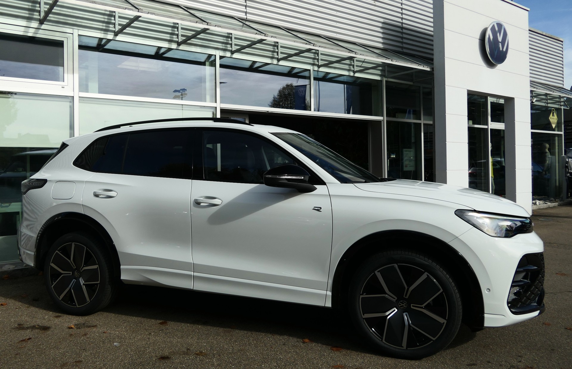 VW Tiguan 2.0 TSI DSG R-Line 4Motion-image-3