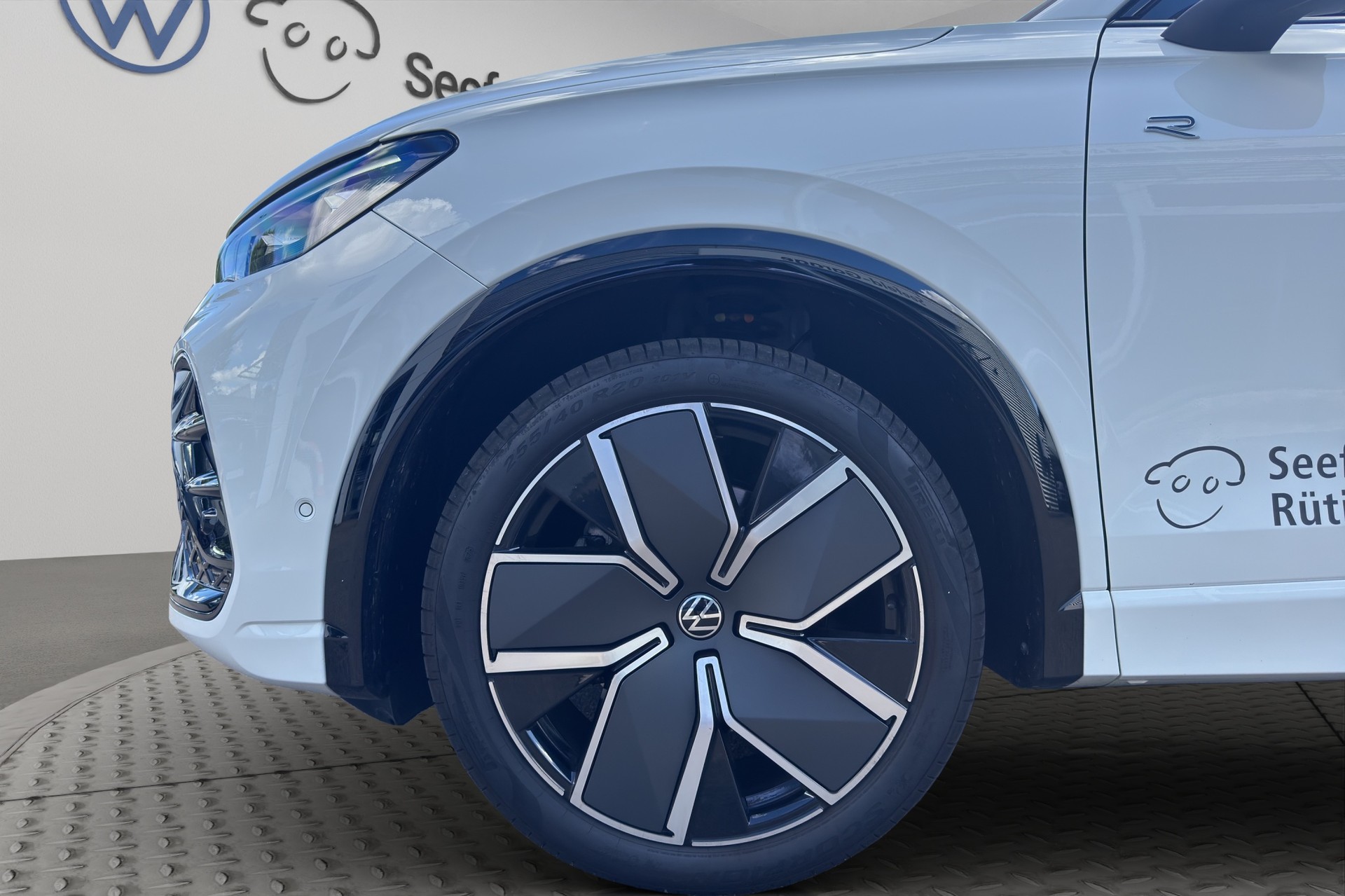 VW Tiguan 2.0 TSI DSG R-Line 4Motion-image-11