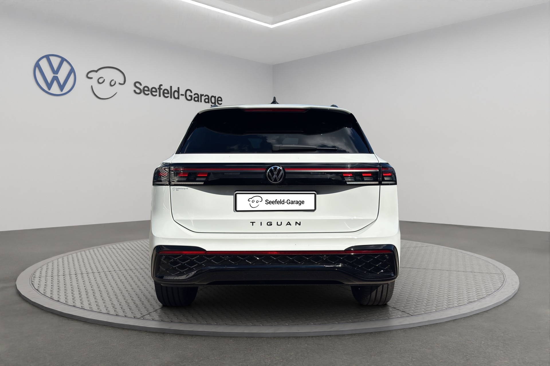 VW Tiguan 2.0 TSI DSG R-Line 4Motion-image-4