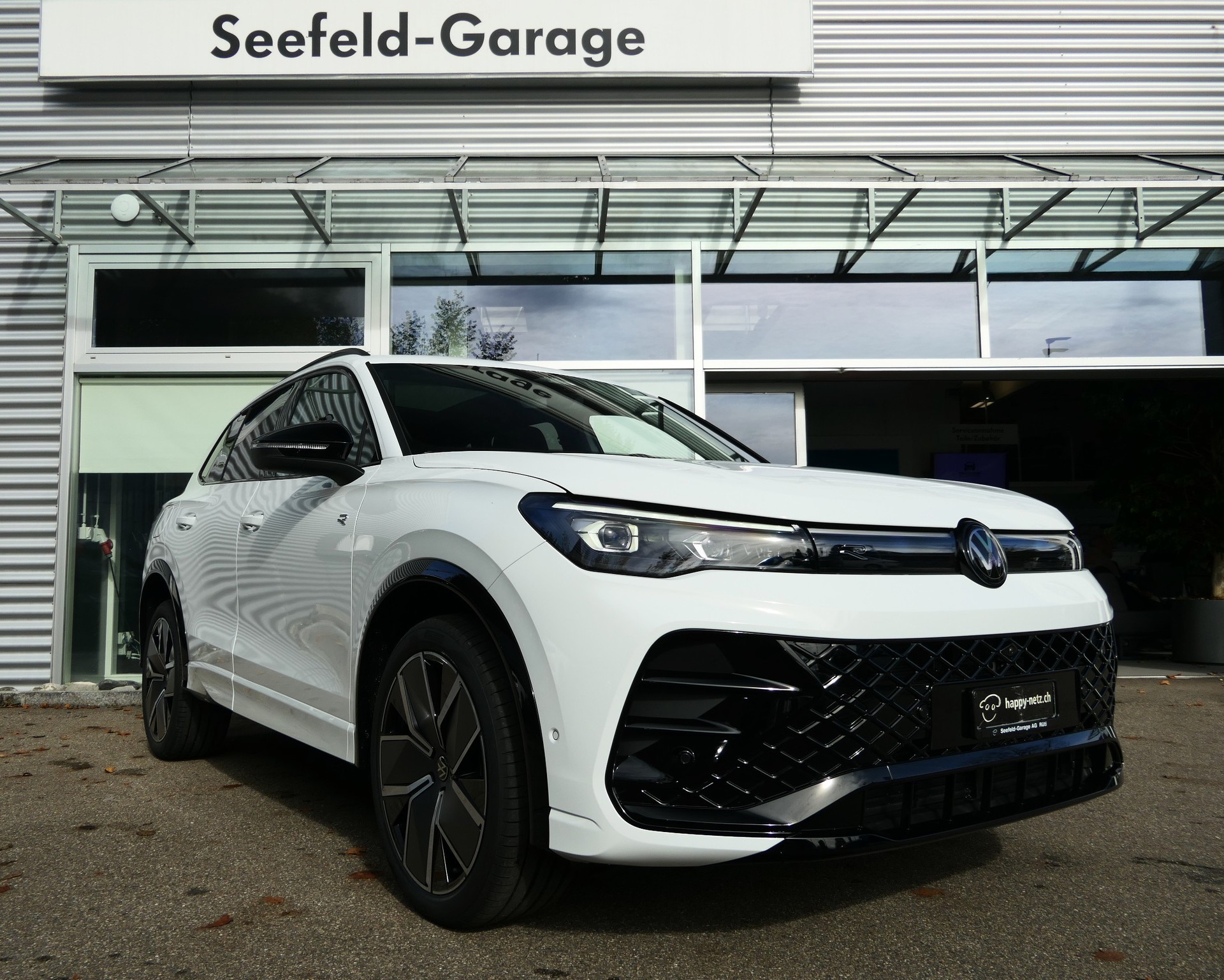 VW Tiguan 2.0 TSI DSG R-Line 4Motion-image-0