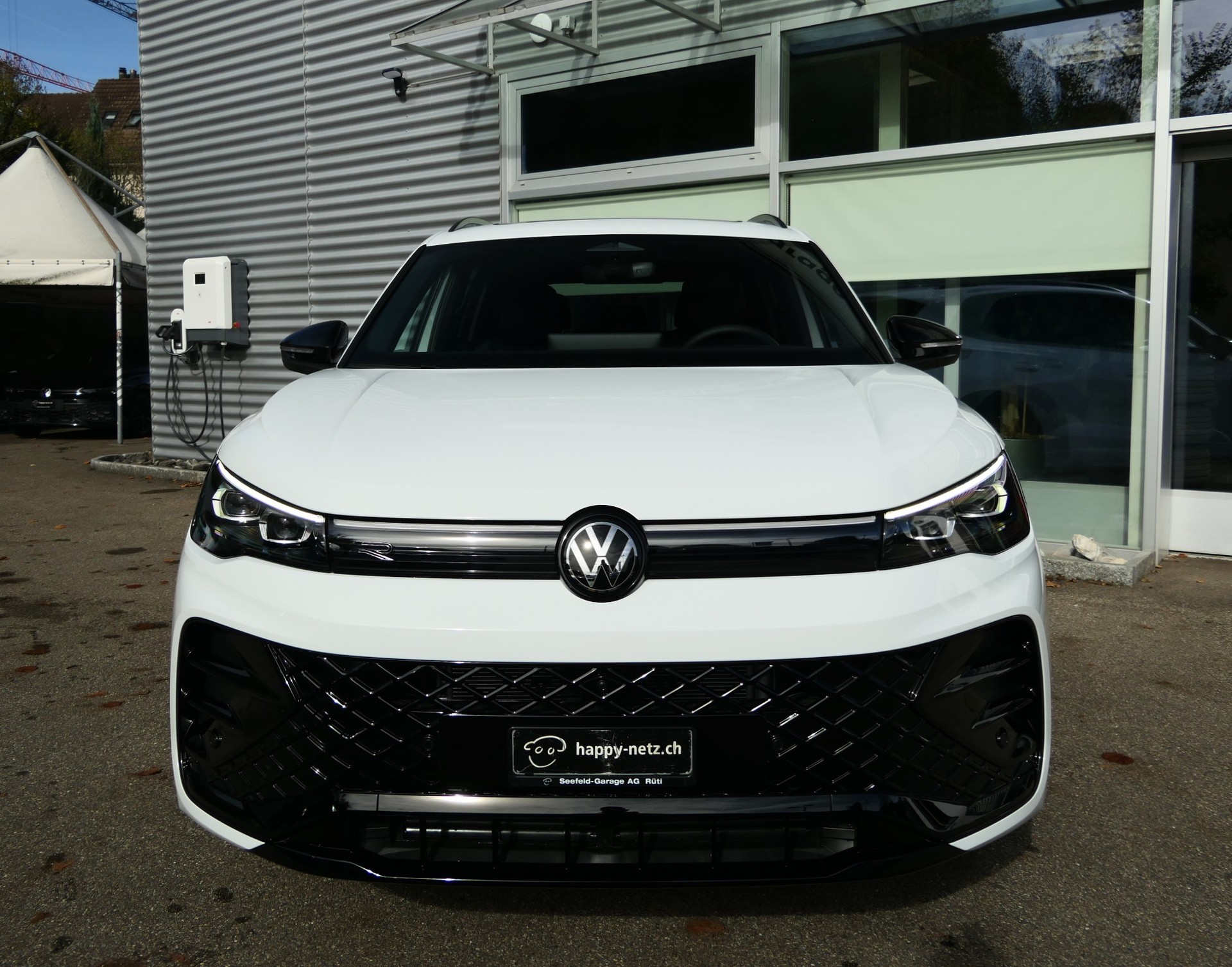 VW Tiguan 2.0 TSI DSG R-Line 4Motion-image-1