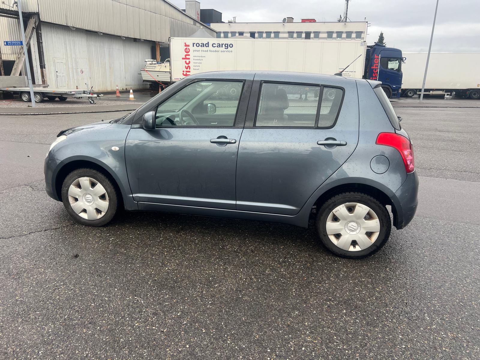 SUZUKI Swift 1.3i 16V GL Top 4x4-image-3