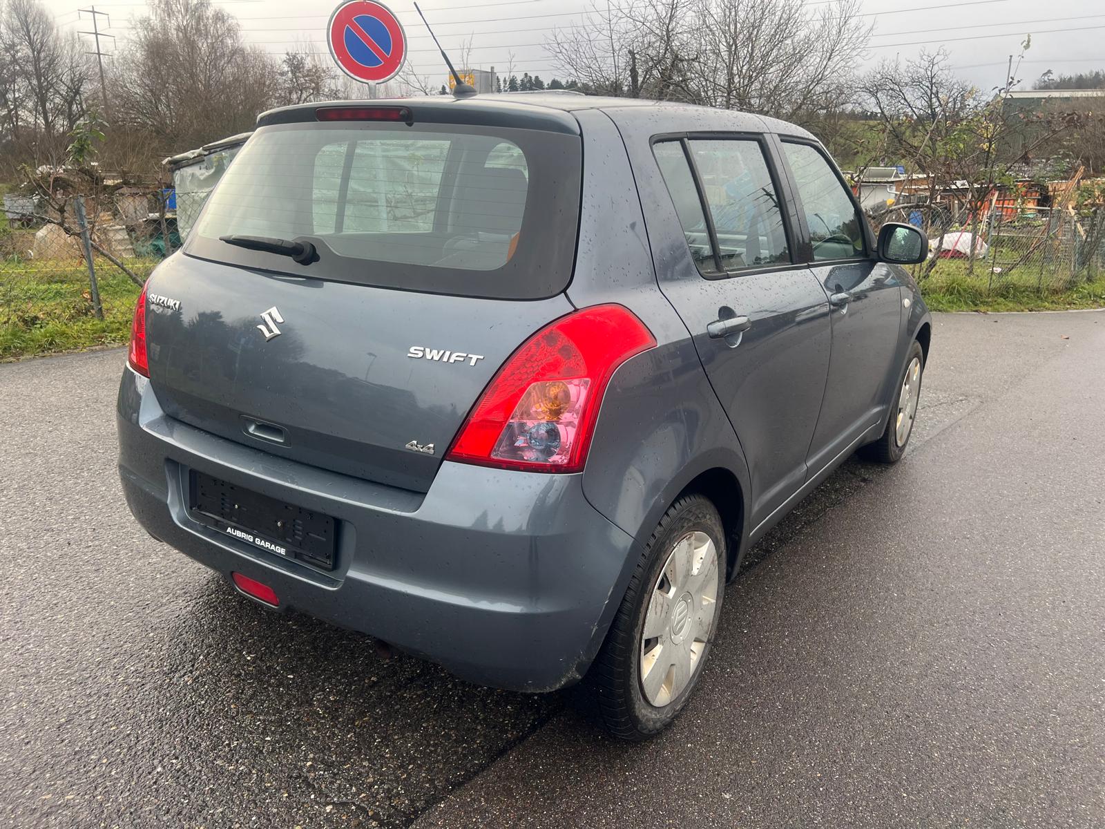 SUZUKI Swift 1.3i 16V GL Top 4x4-image-6