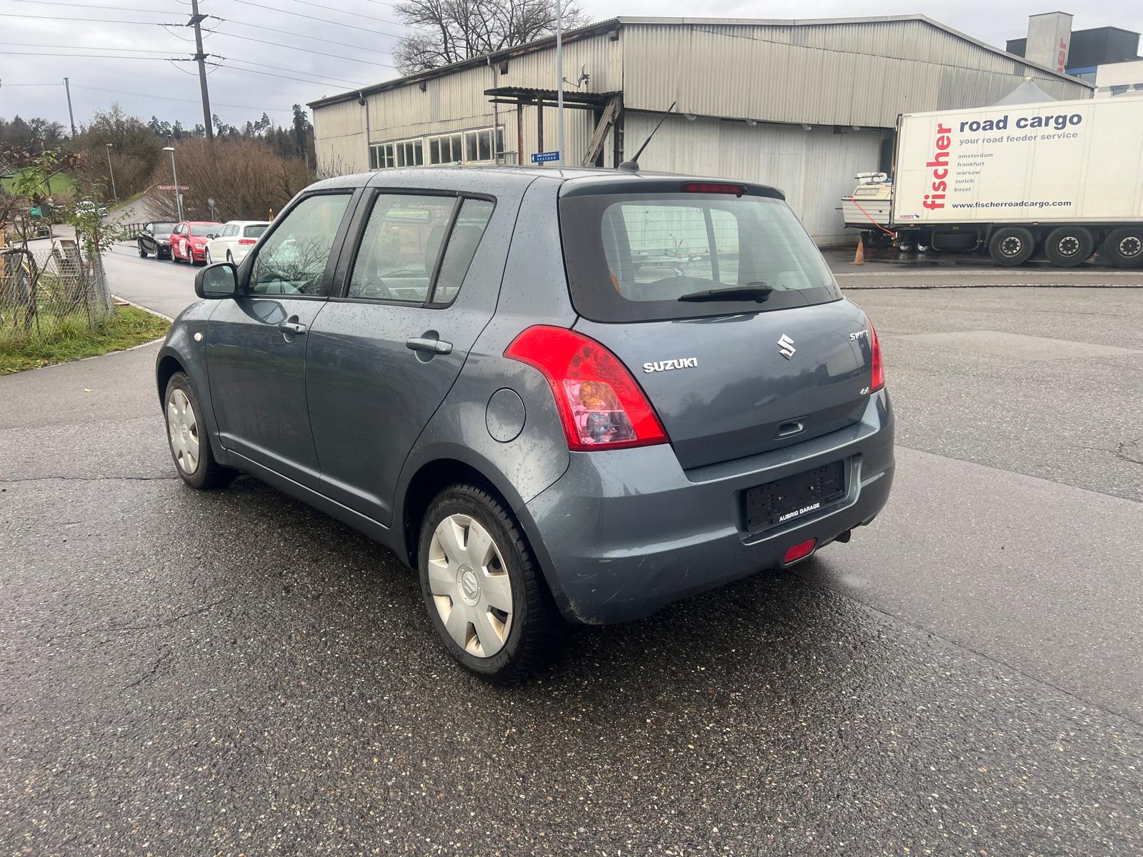 SUZUKI Swift 1.3i 16V GL Top 4x4-image-4