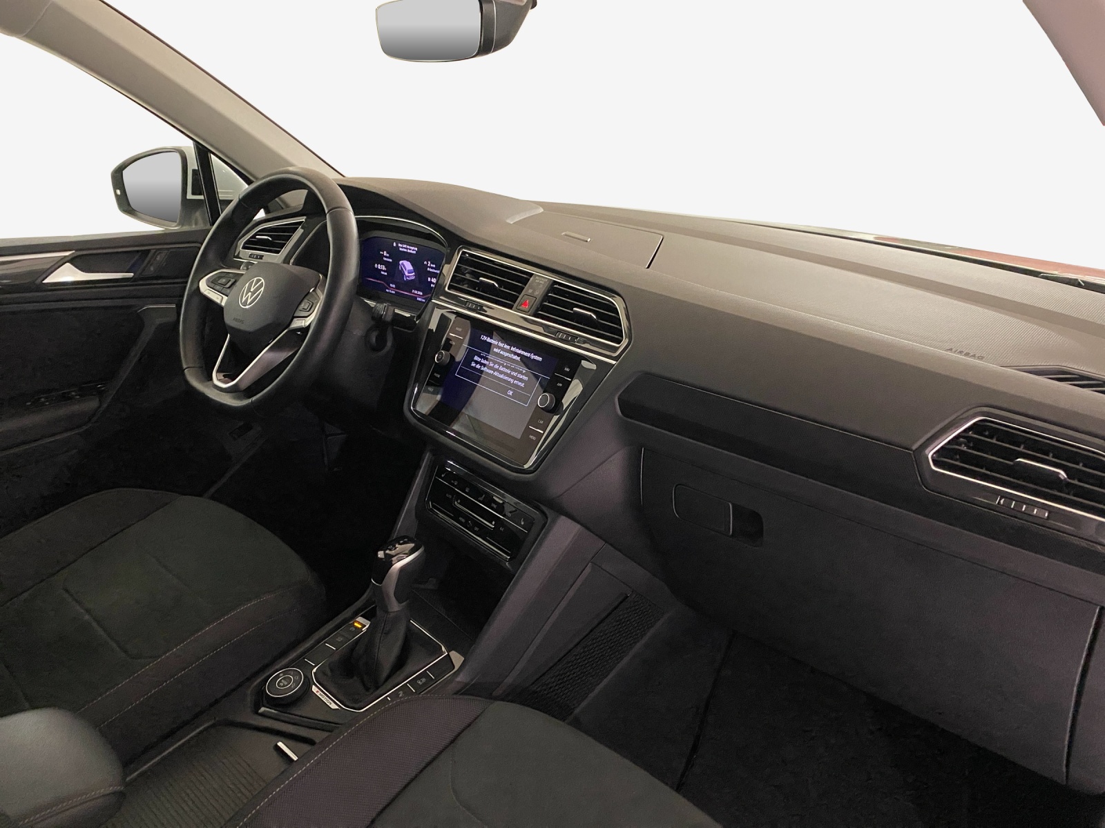 VW Tiguan 2.0 TDI SCR Elegance 4Motion DSG-image-13