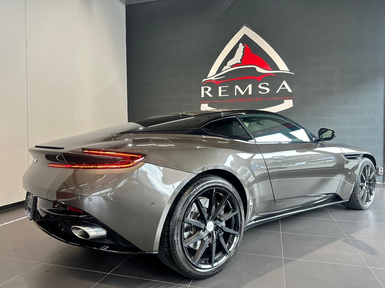 ASTON MARTIN DB11 V12 Touchtronic 3-image-5