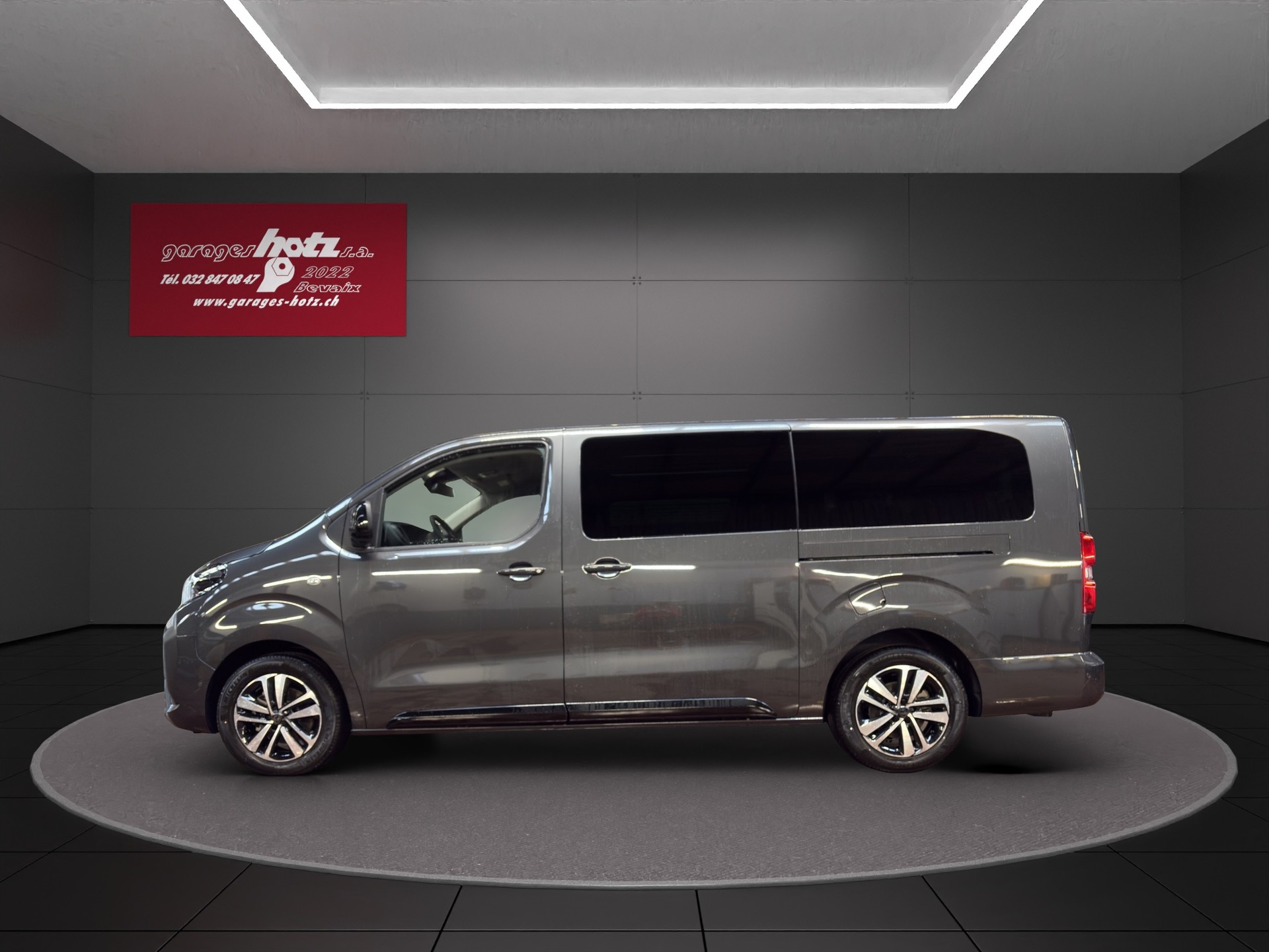 PEUGEOT Traveller Business VIP Long-image-1