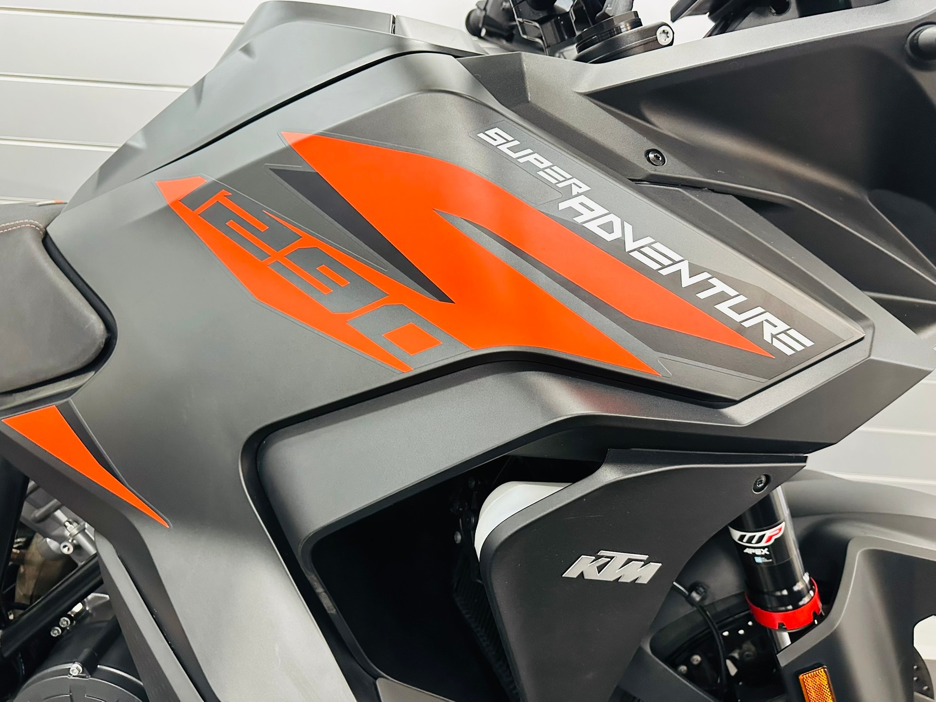 KTM 1290 Super Adventure S-showroom-element-1