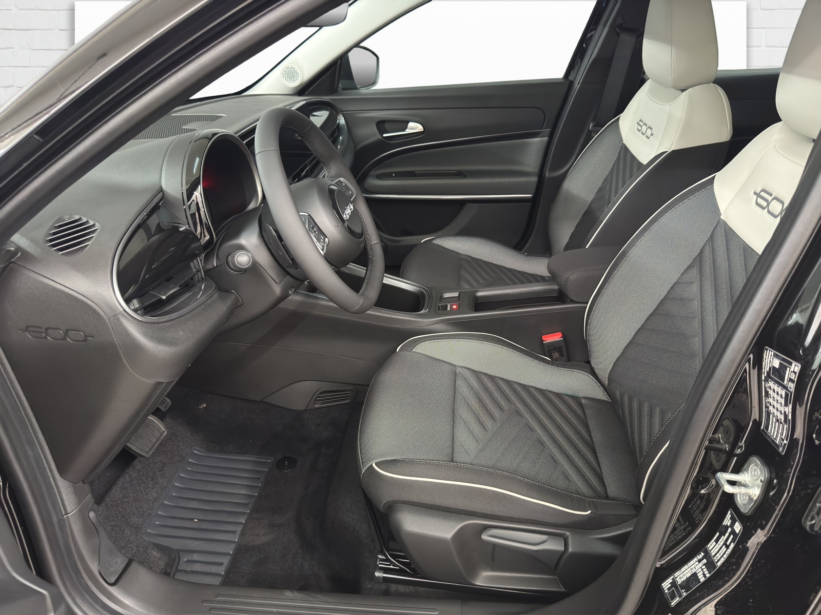 FIAT 600 1.2 Hybrid Swiss Edition-image-6