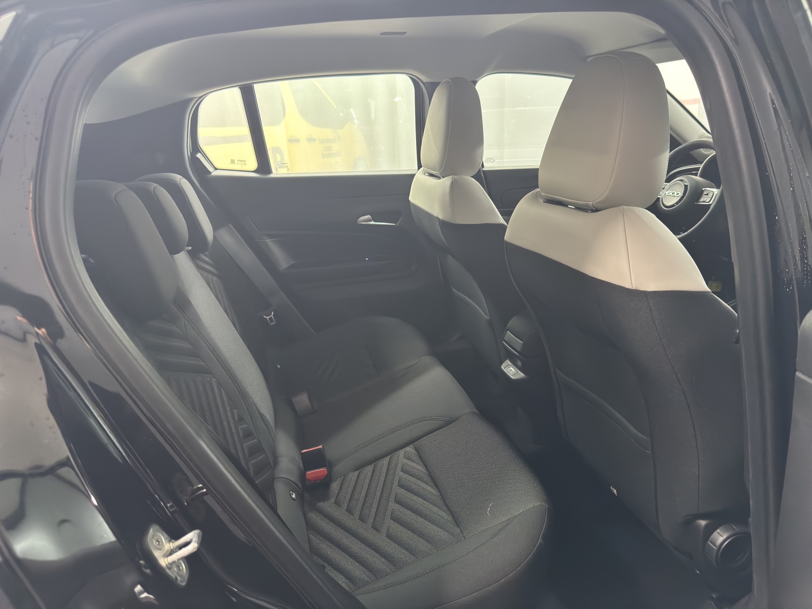 FIAT 600 1.2 Hybrid Swiss Edition-image-9