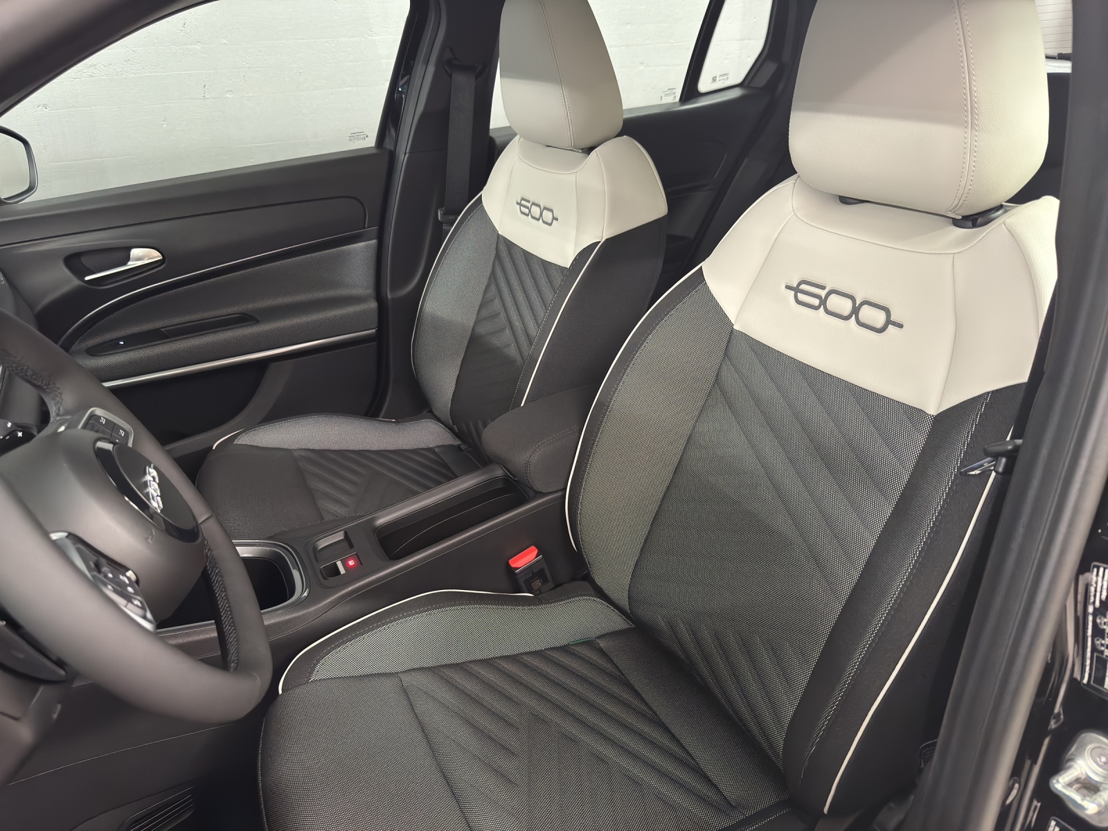 FIAT 600 1.2 Hybrid Swiss Edition-image-12