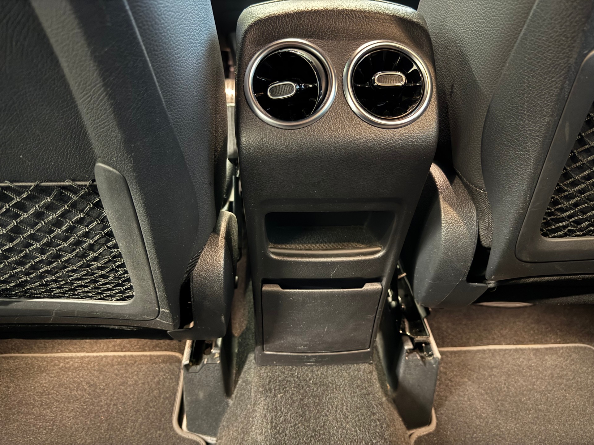 MERCEDES-BENZ B 220 4Matic AMG Line 7G-DCT-image-18