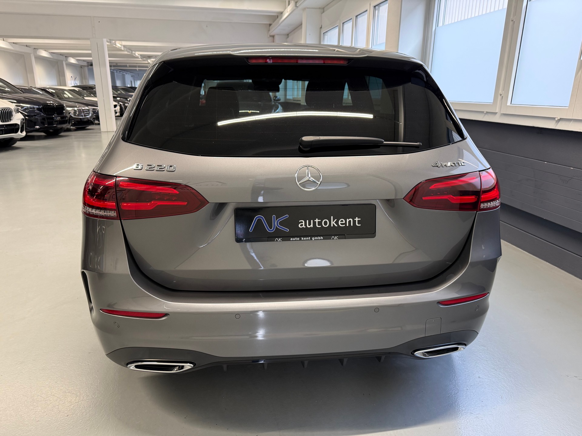 MERCEDES-BENZ B 220 4Matic AMG Line 7G-DCT-image-4