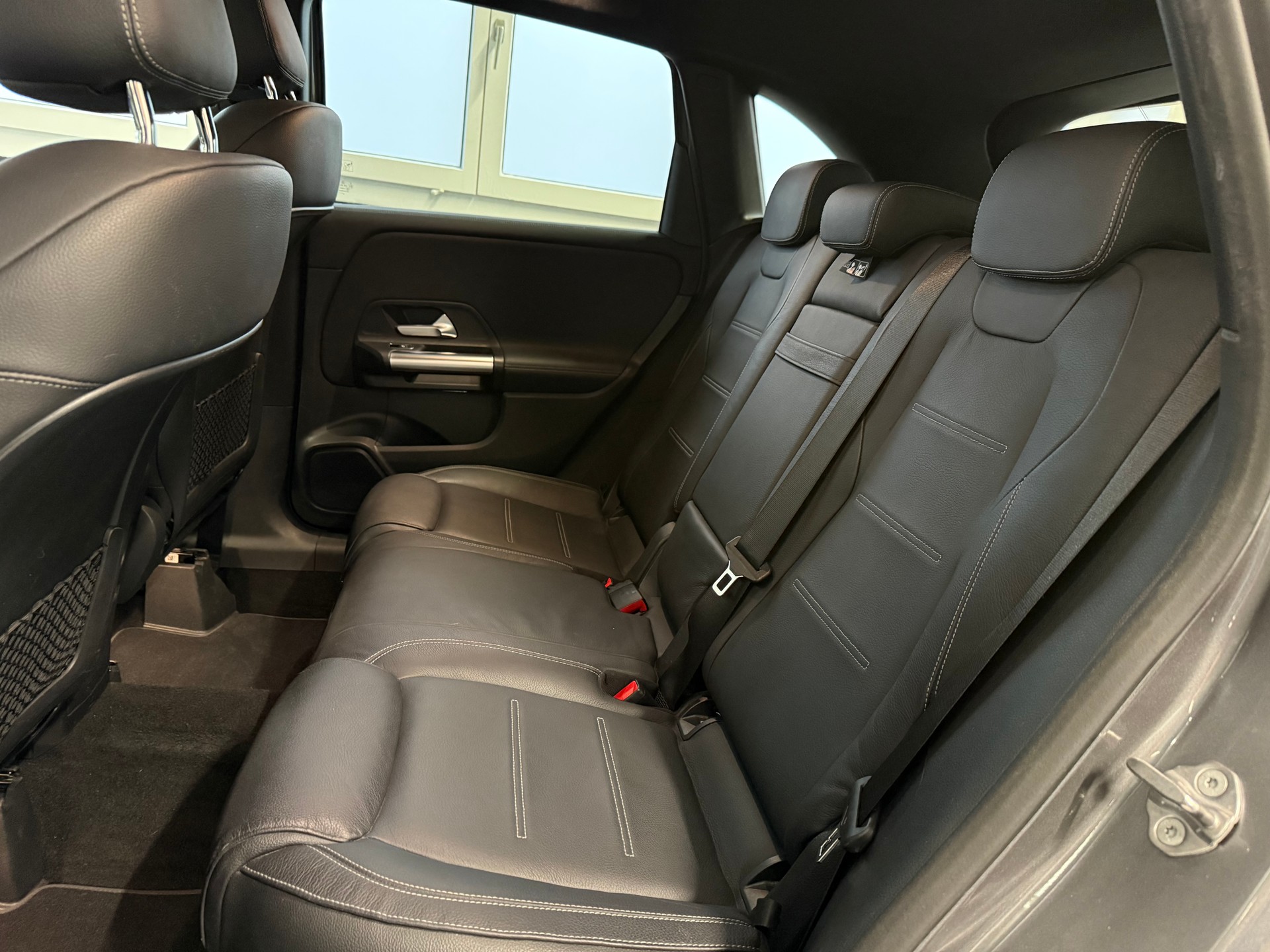 MERCEDES-BENZ B 220 4Matic AMG Line 7G-DCT-image-19