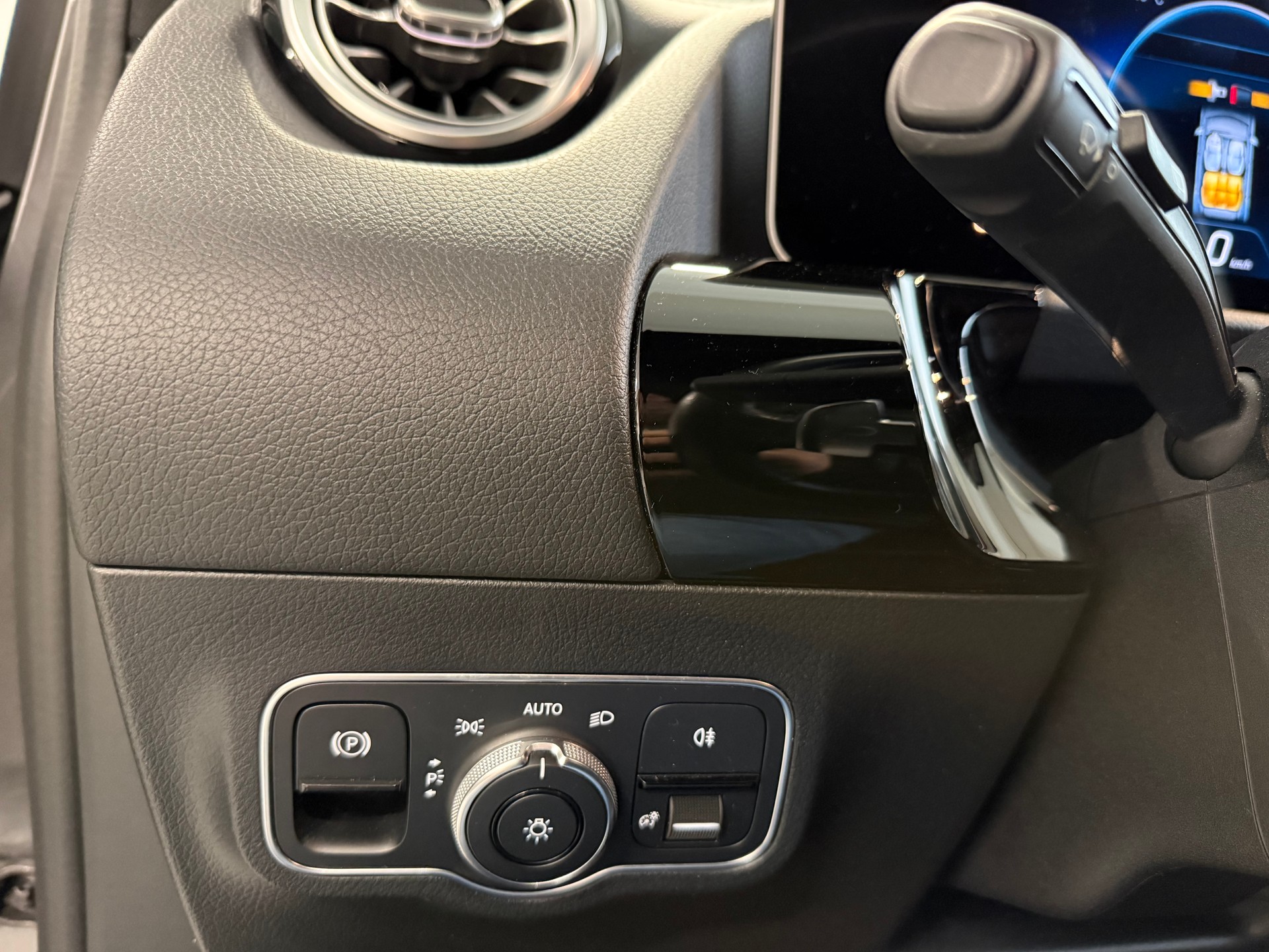 MERCEDES-BENZ B 220 4Matic AMG Line 7G-DCT-image-12