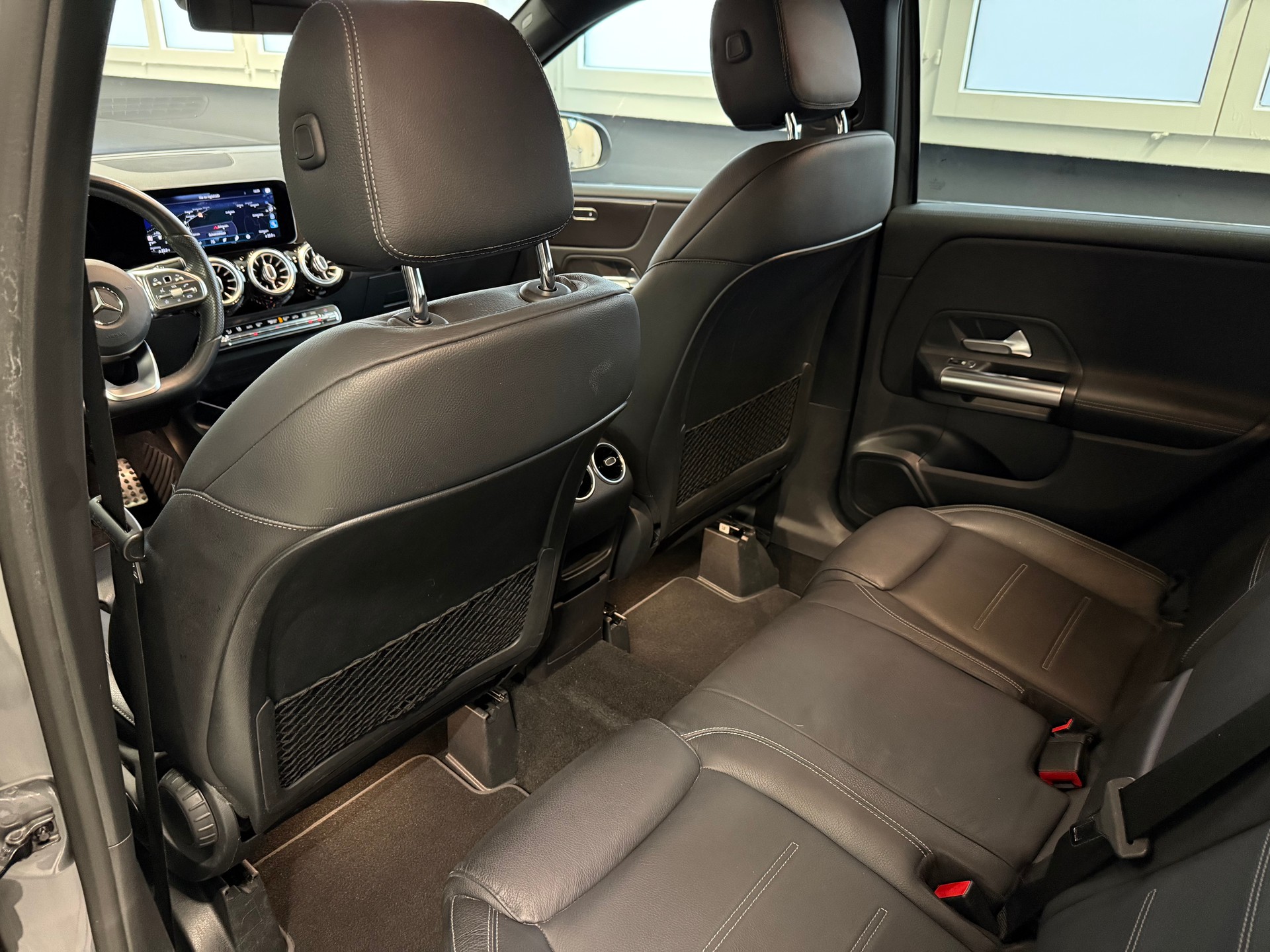 MERCEDES-BENZ B 220 4Matic AMG Line 7G-DCT-image-16