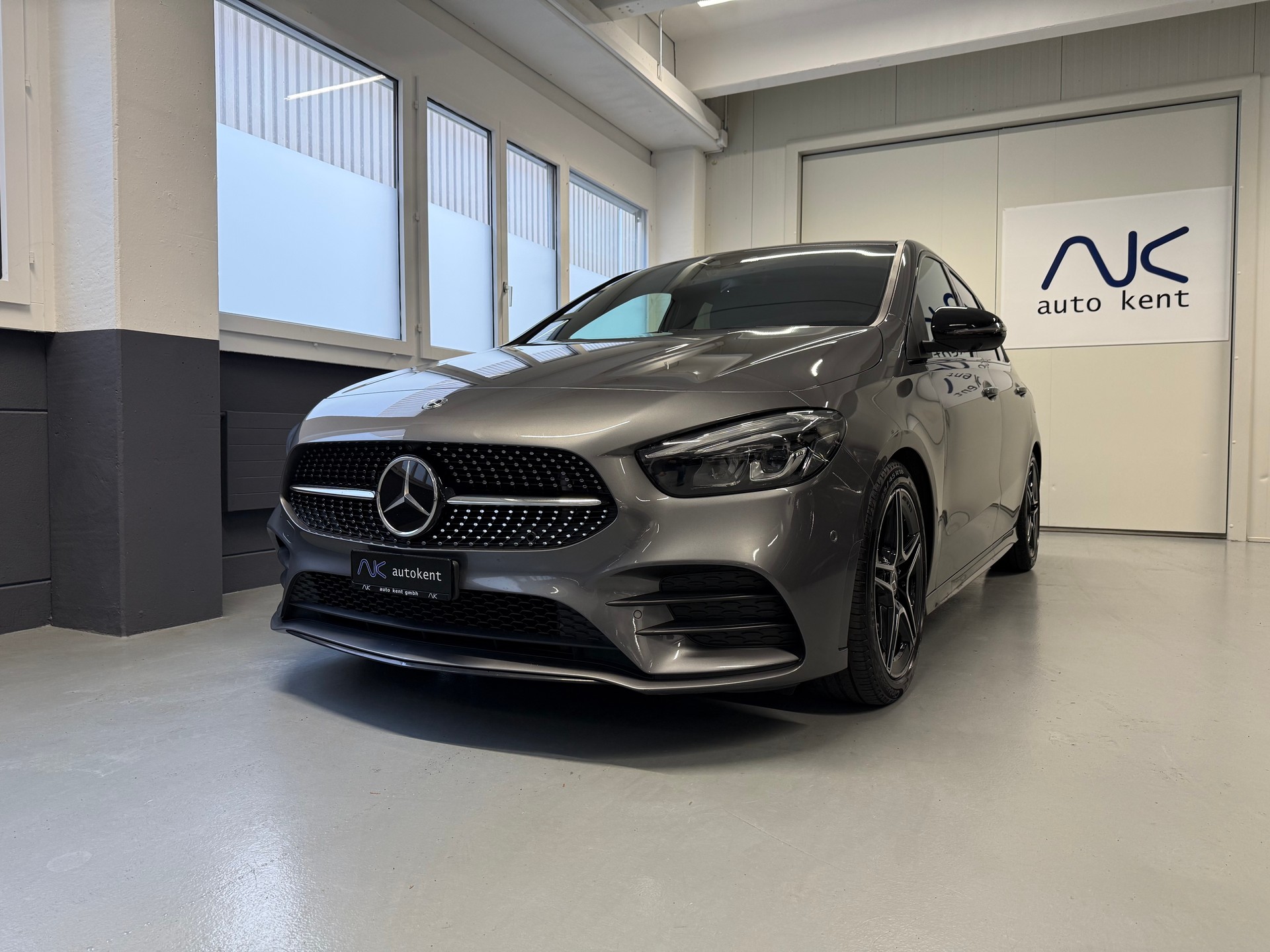 MERCEDES-BENZ B 220 4Matic AMG Line 7G-DCT-image-0