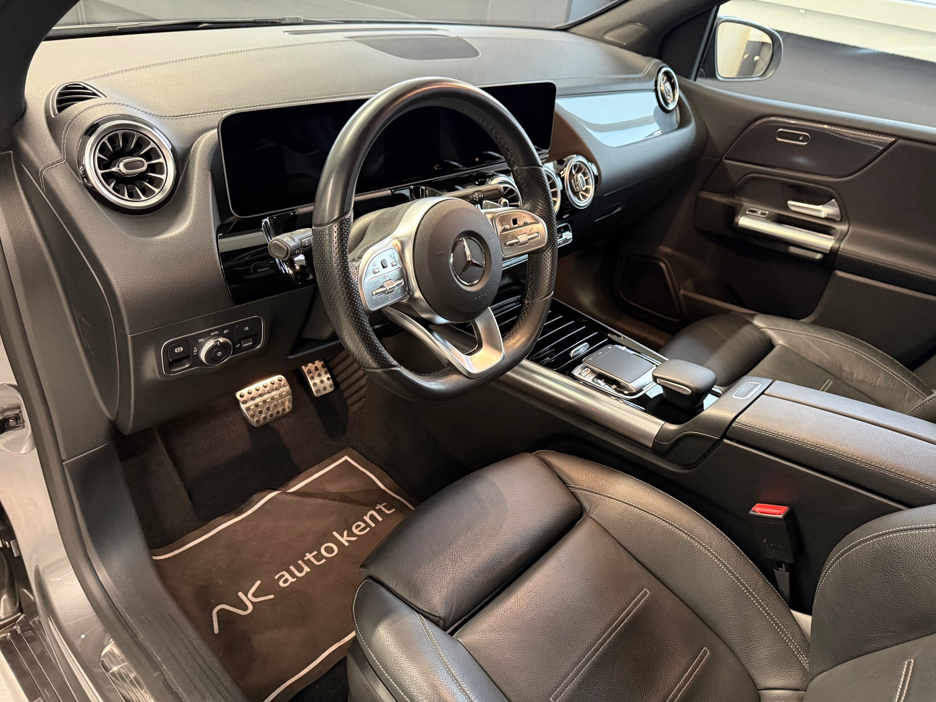 MERCEDES-BENZ B 220 4Matic AMG Line 7G-DCT-image-6