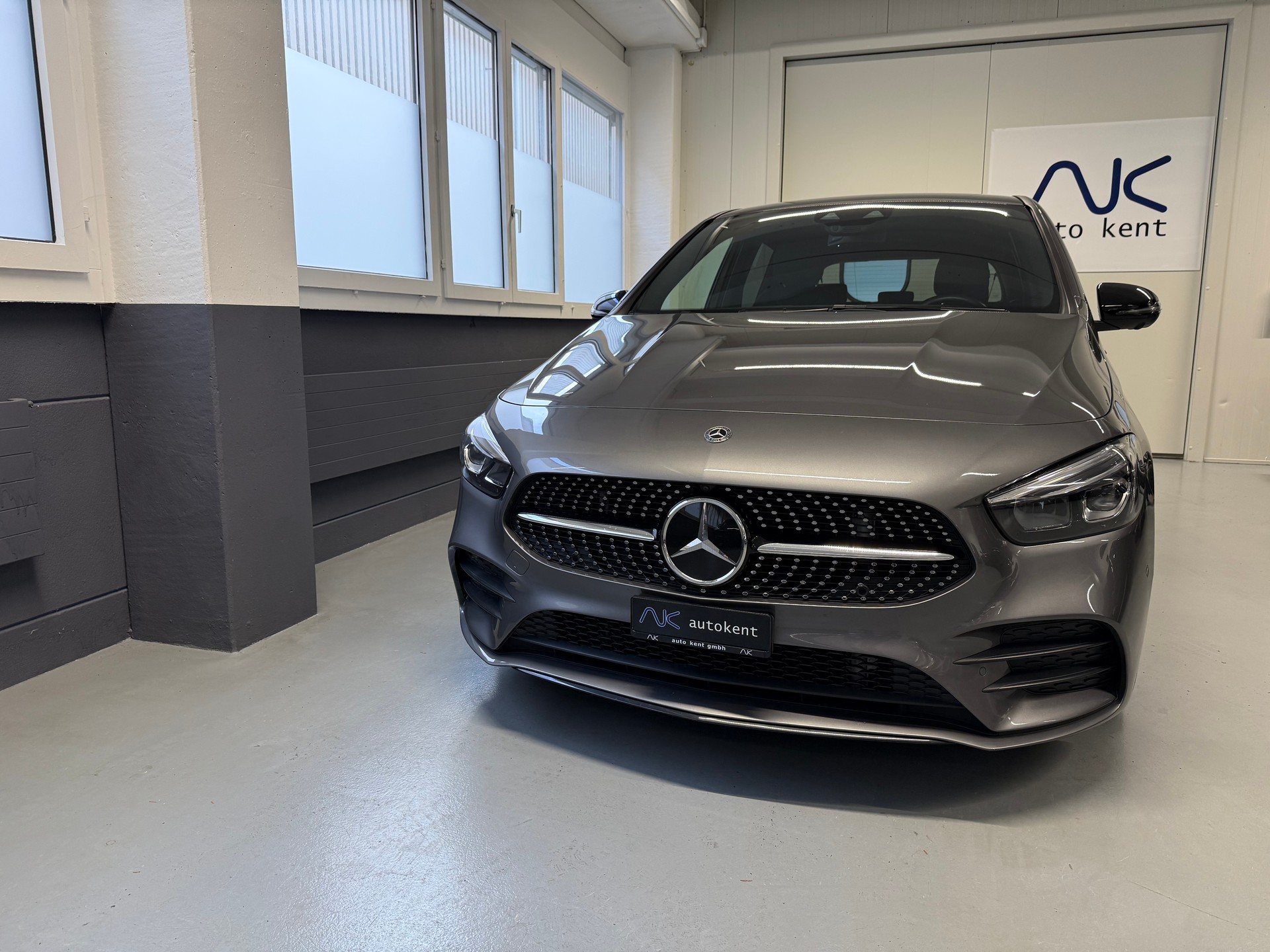 MERCEDES-BENZ B 220 4Matic AMG Line 7G-DCT-image-1