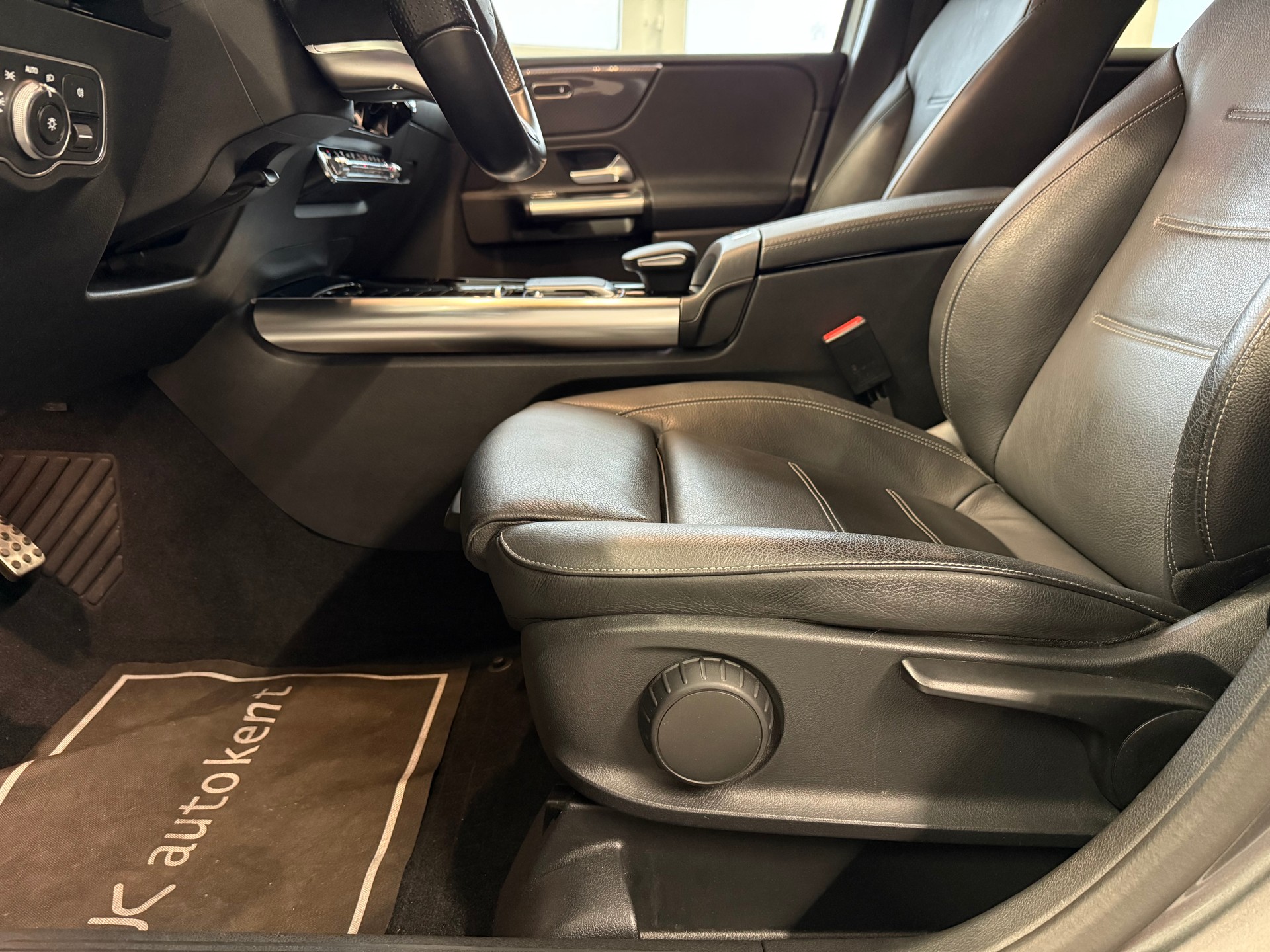 MERCEDES-BENZ B 220 4Matic AMG Line 7G-DCT-image-14