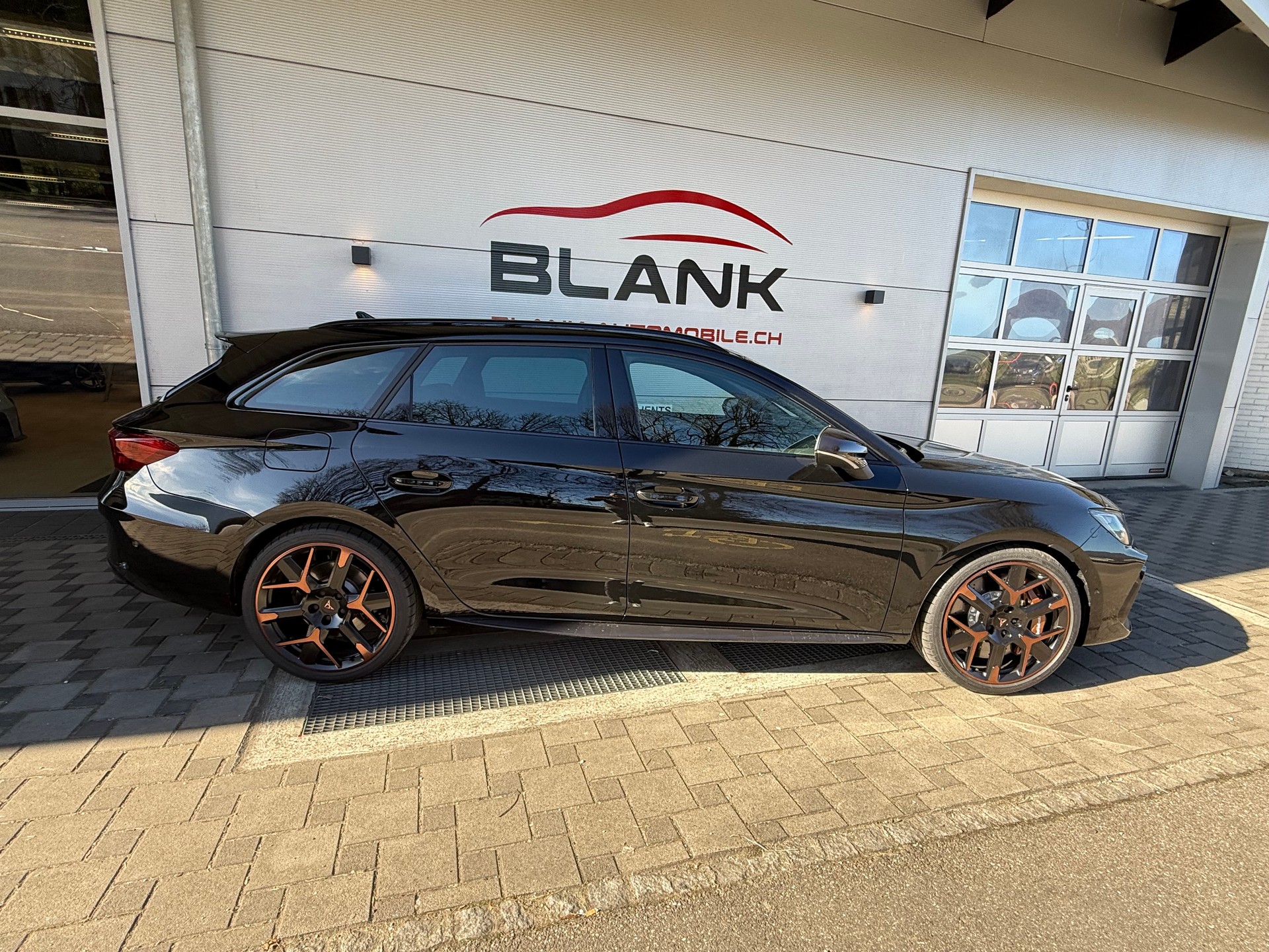 CUPRA LEON ST 2.0 TSI VZ DSG 4Drive / VENDUE VERKAUFT-image-3
