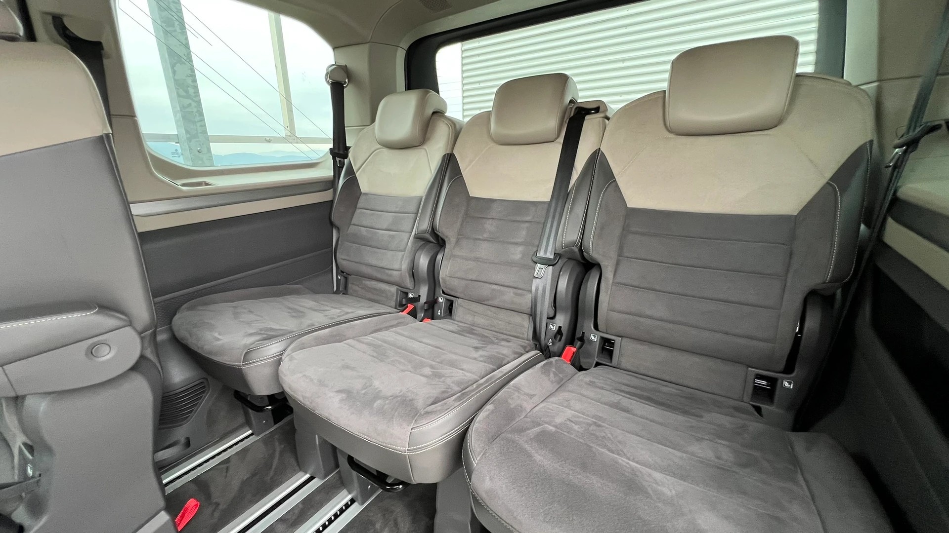 VW MULTIVAN 2.0 TSI LIFE SPORT BLACK DSG l 204 PS-image-27