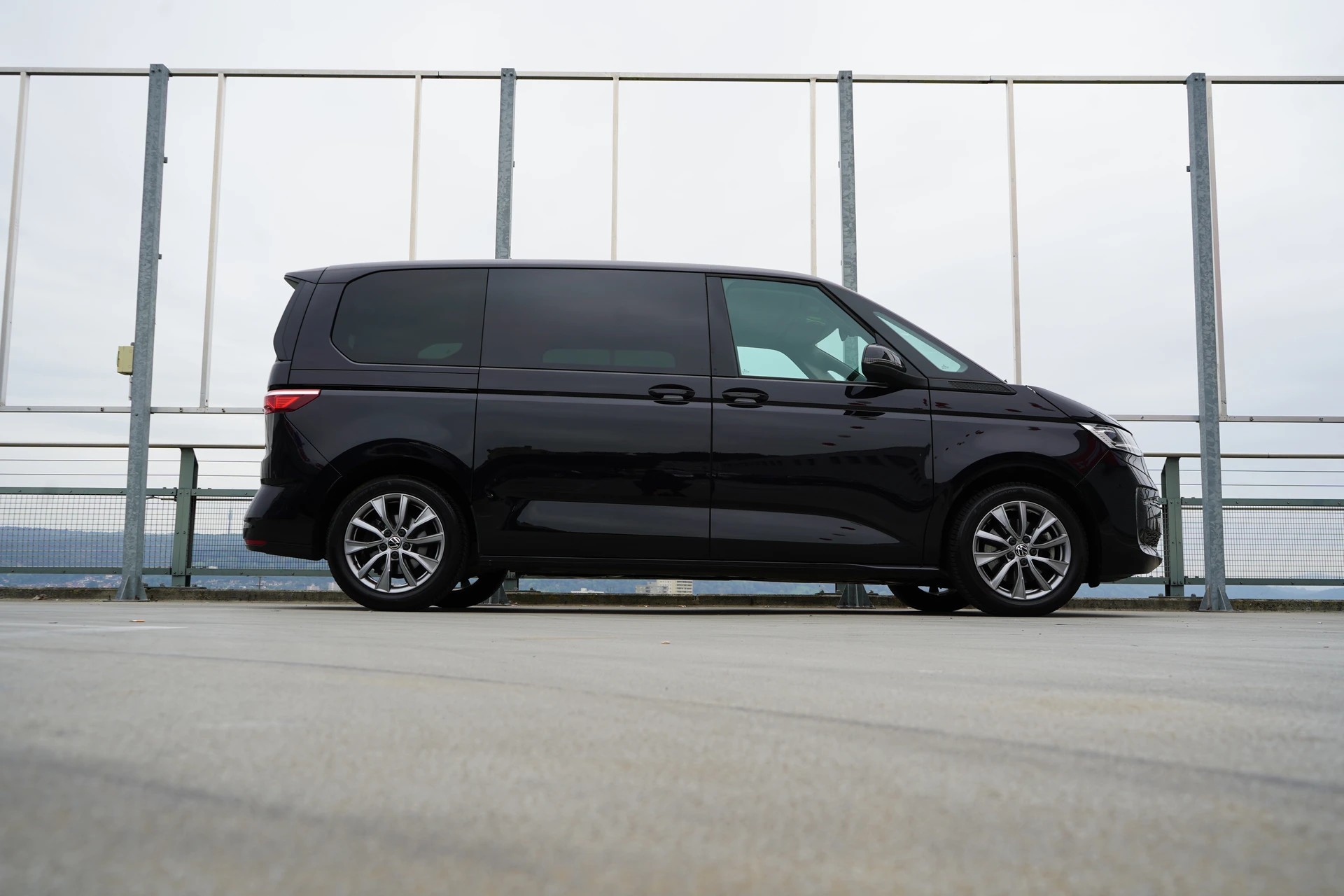 VW MULTIVAN 2.0 TSI LIFE SPORT BLACK DSG l 204 PS-image-2