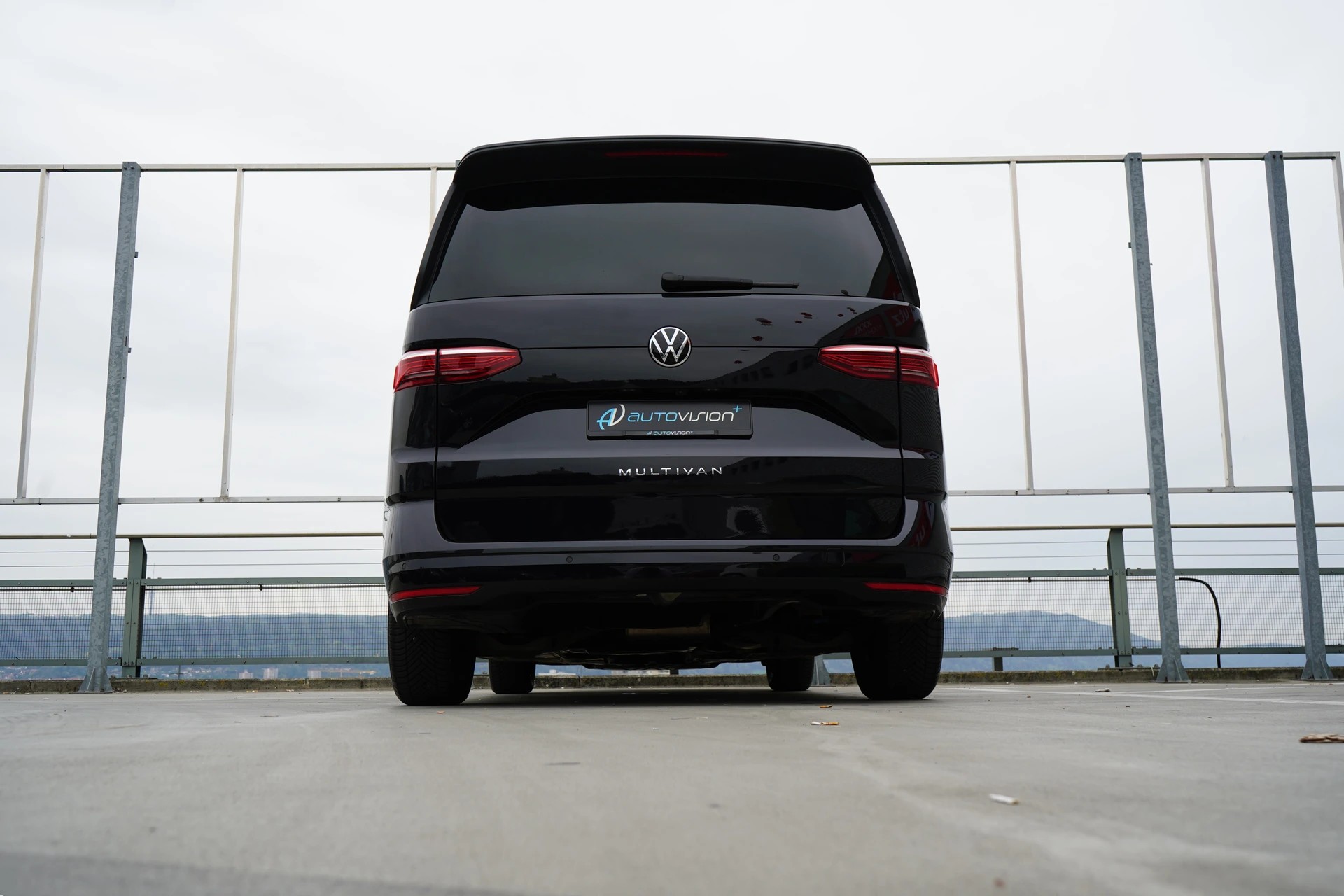 VW MULTIVAN 2.0 TSI LIFE SPORT BLACK DSG l 204 PS-image-16