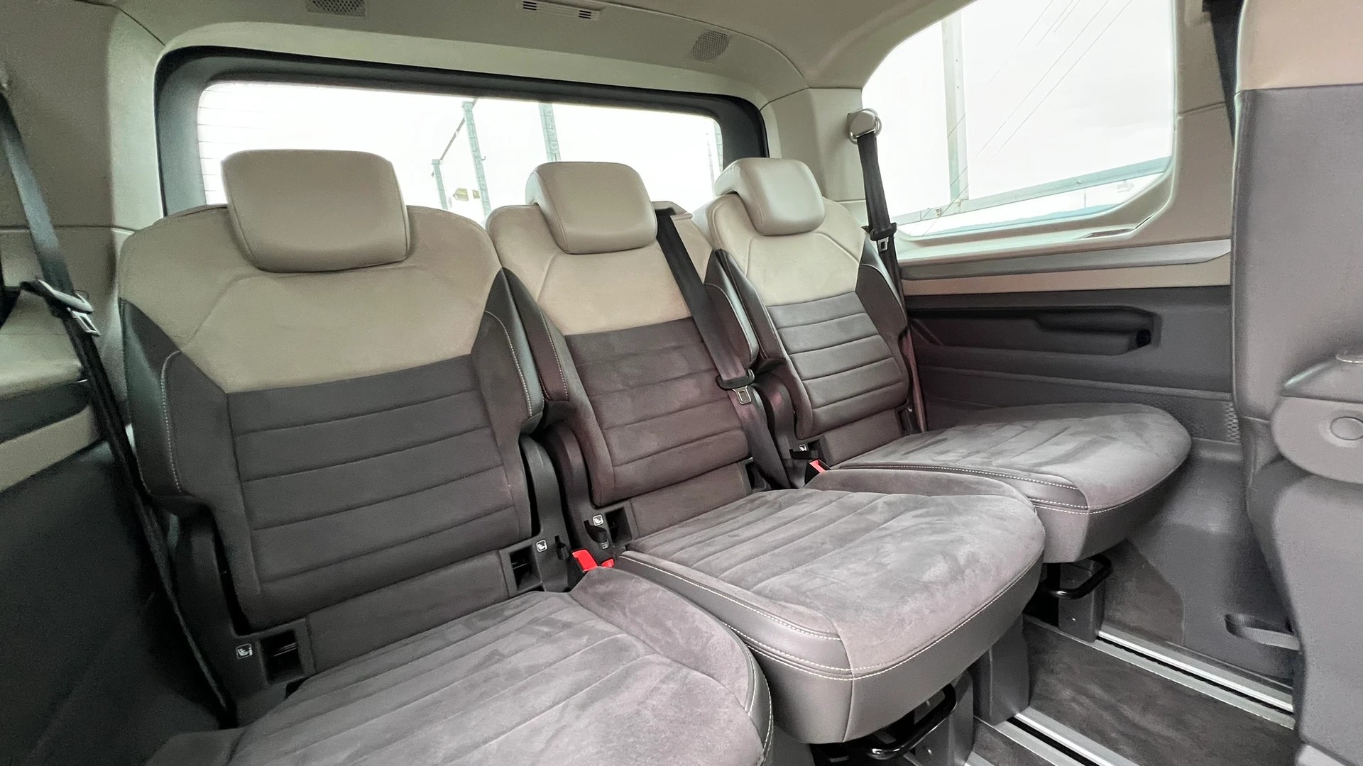 VW MULTIVAN 2.0 TSI LIFE SPORT BLACK DSG l 204 PS-image-28
