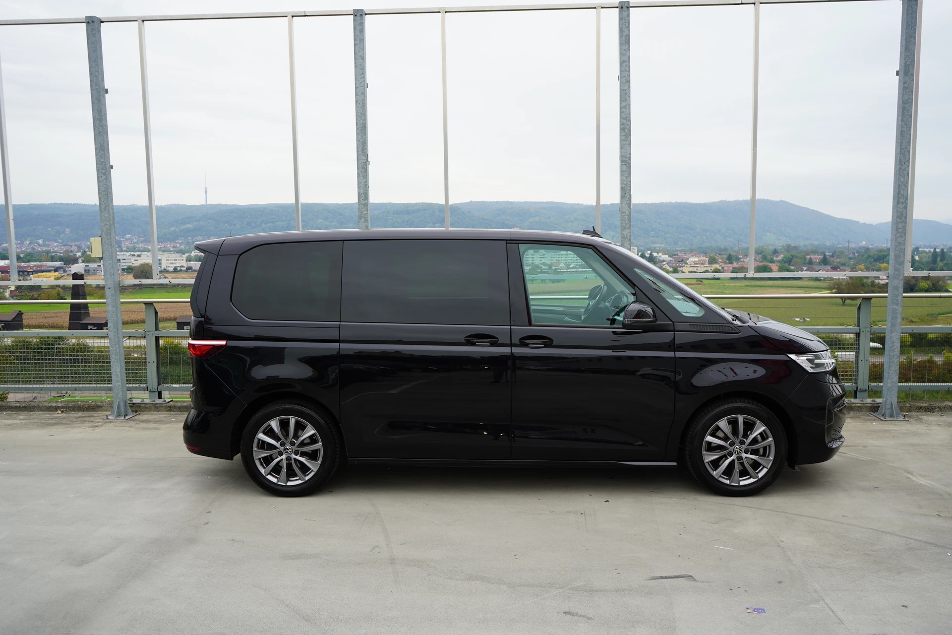VW MULTIVAN 2.0 TSI LIFE SPORT BLACK DSG l 204 PS-image-4