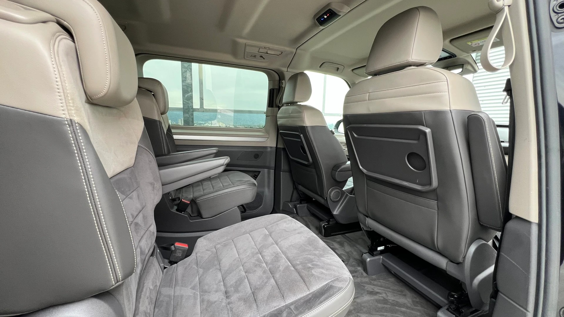 VW MULTIVAN 2.0 TSI LIFE SPORT BLACK DSG l 204 PS-image-25