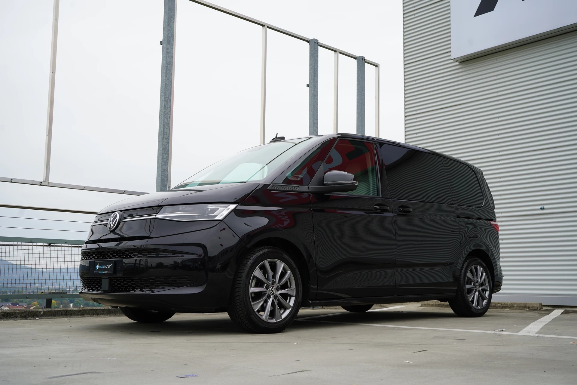 VW MULTIVAN 2.0 TSI LIFE SPORT BLACK DSG l 204 PS-image-10