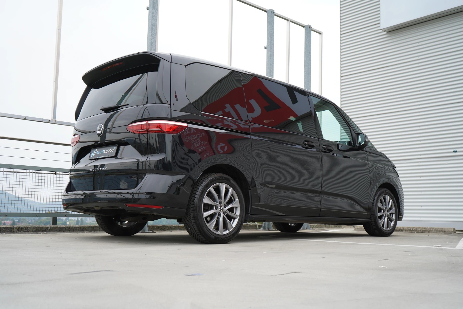 VW MULTIVAN 2.0 TSI LIFE SPORT BLACK DSG l 204 PS-image-7