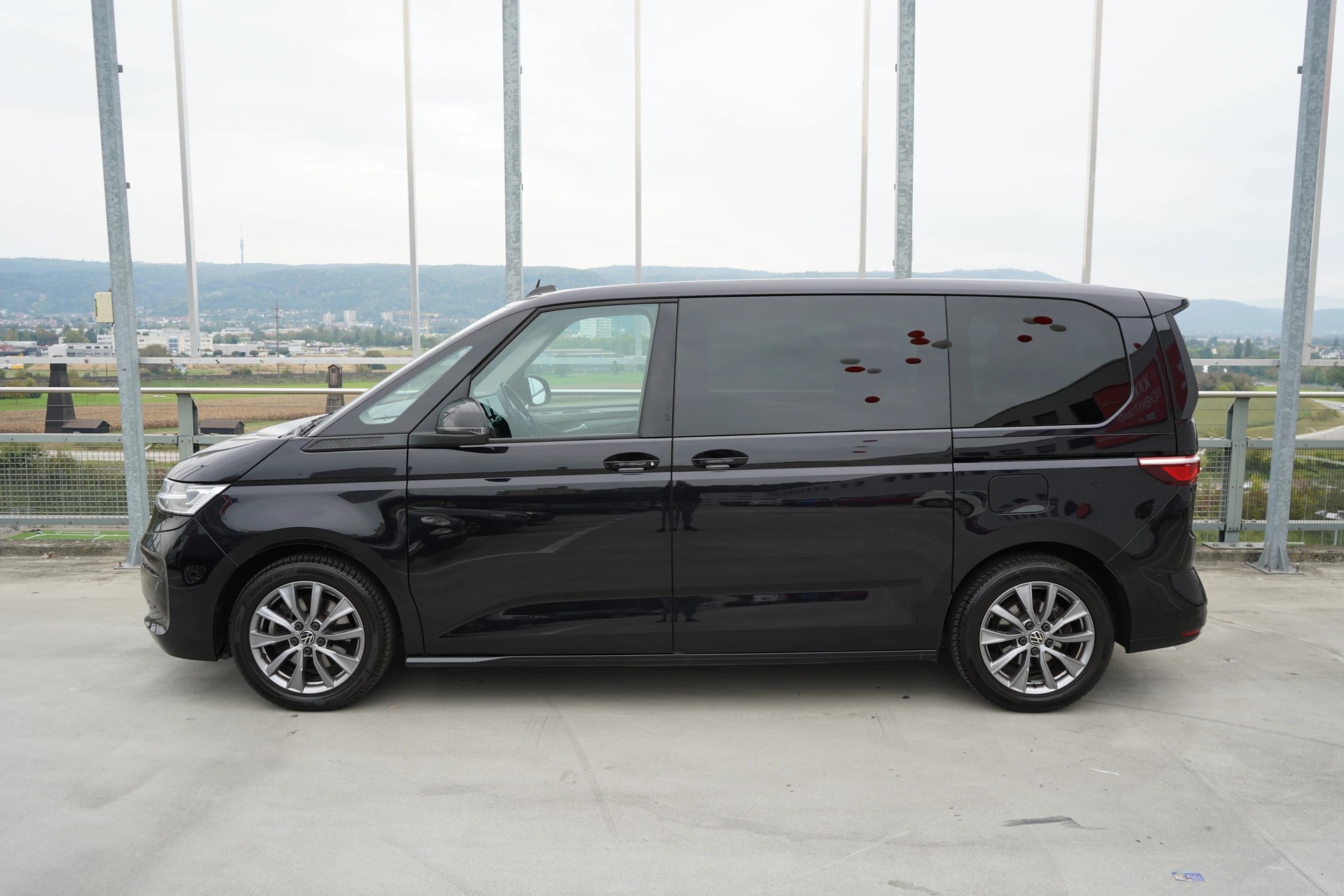 VW MULTIVAN 2.0 TSI LIFE SPORT BLACK DSG l 204 PS-image-5