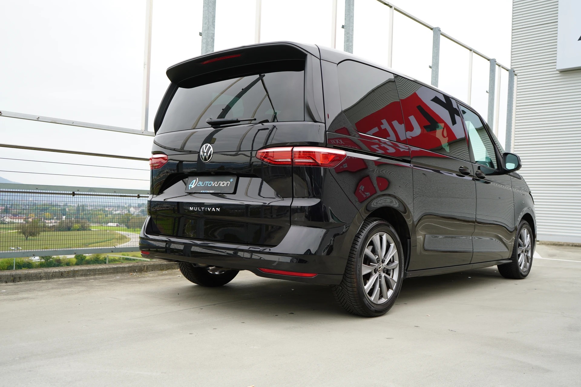 VW MULTIVAN 2.0 TSI LIFE SPORT BLACK DSG l 204 PS-image-11