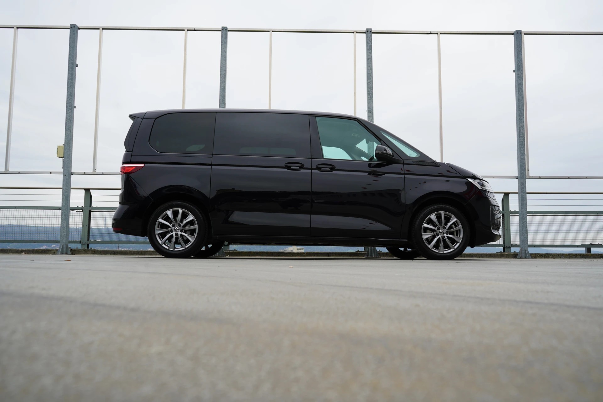 VW MULTIVAN 2.0 TSI LIFE SPORT BLACK DSG l 204 PS-image-0