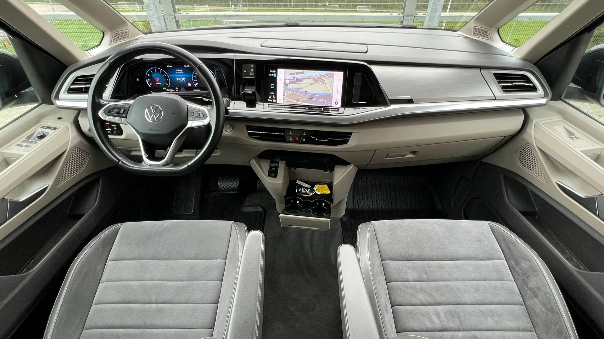 VW MULTIVAN 2.0 TSI LIFE SPORT BLACK DSG l 204 PS-image-19