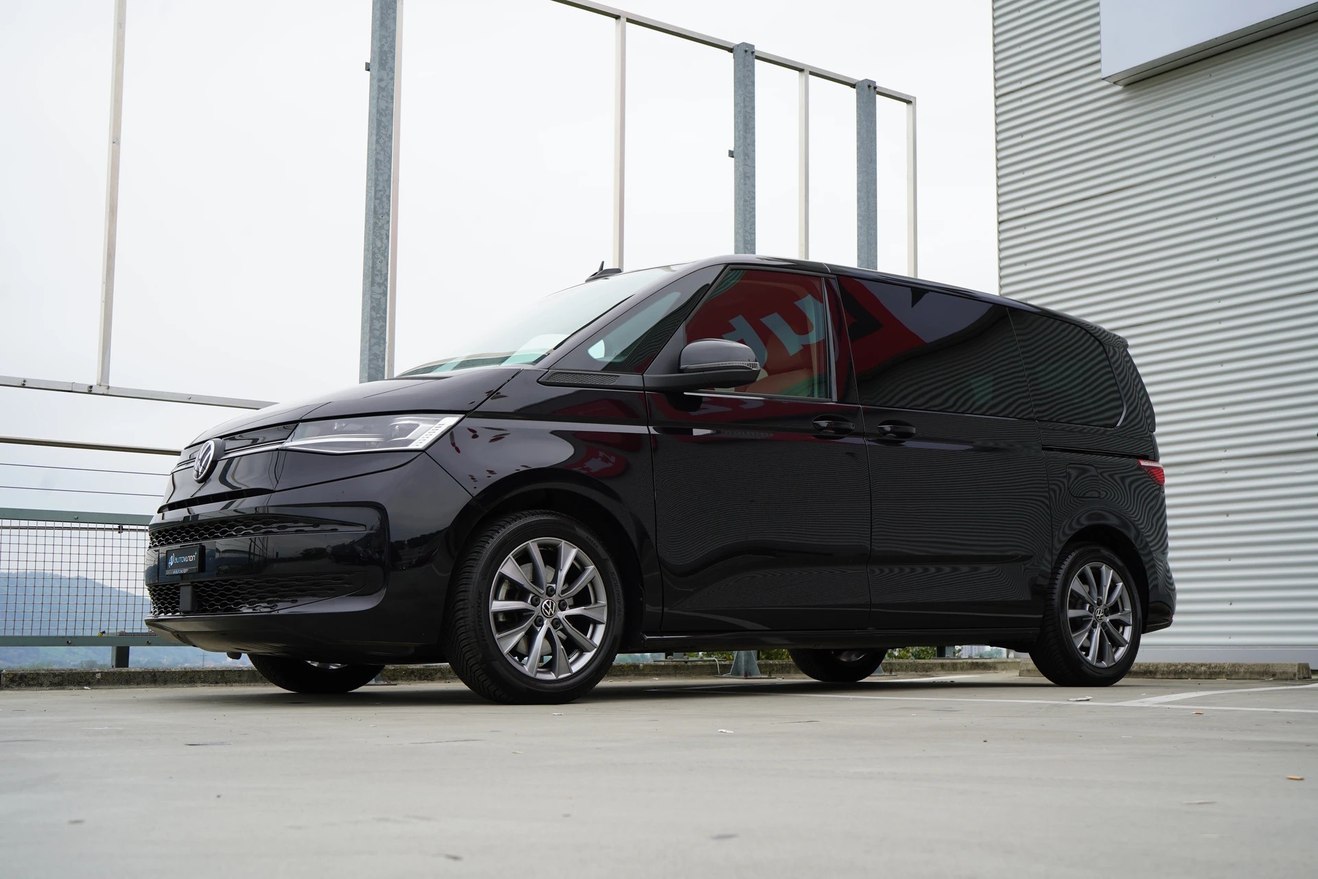 VW MULTIVAN 2.0 TSI LIFE SPORT BLACK DSG l 204 PS-image-12