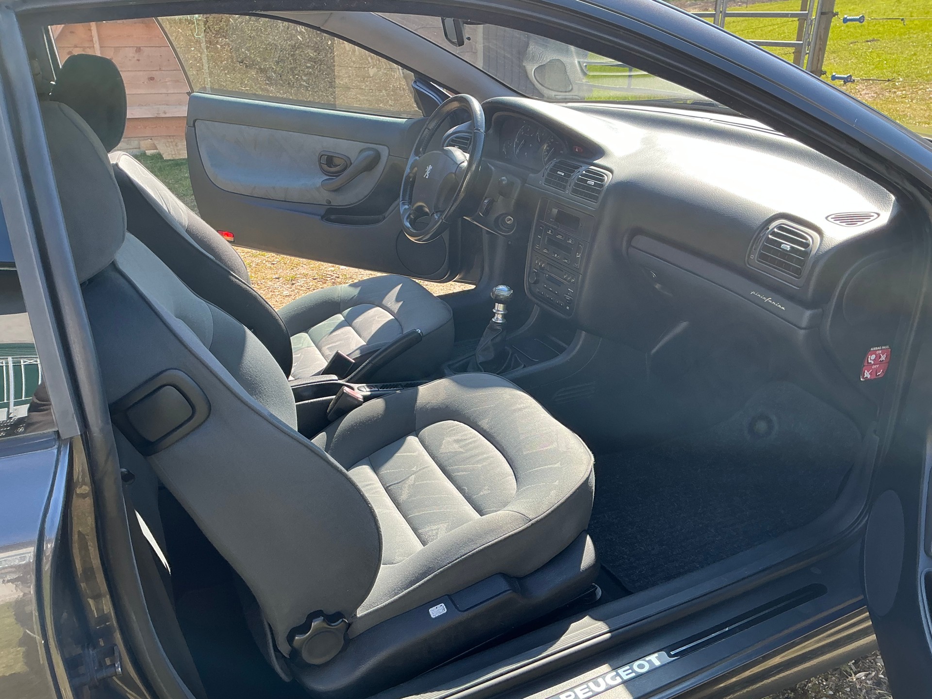 PEUGEOT 406 Coupé 2.2 HDI-image-14