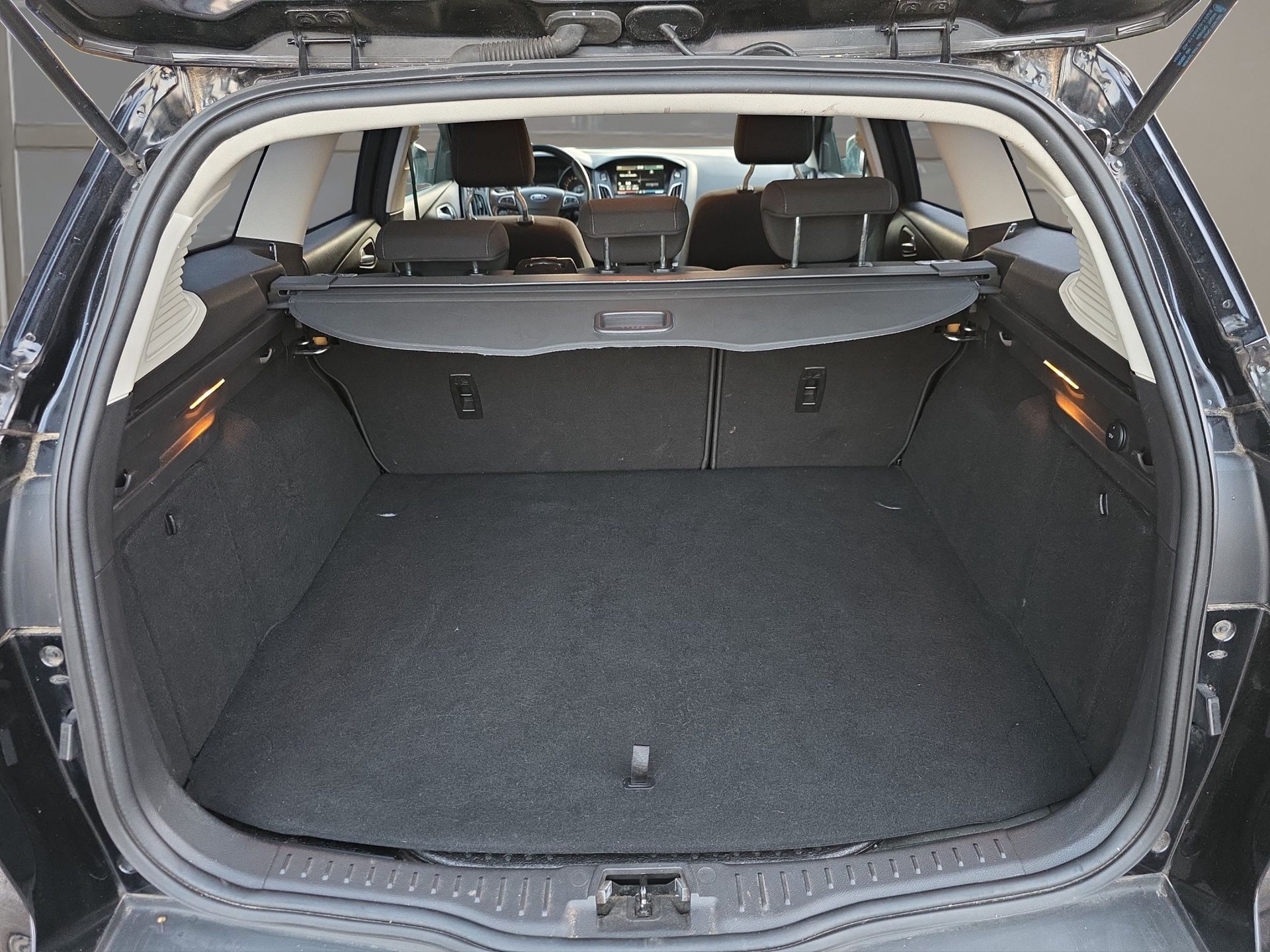 FORD Focus 1.0 SCTi Black Edition-image-10