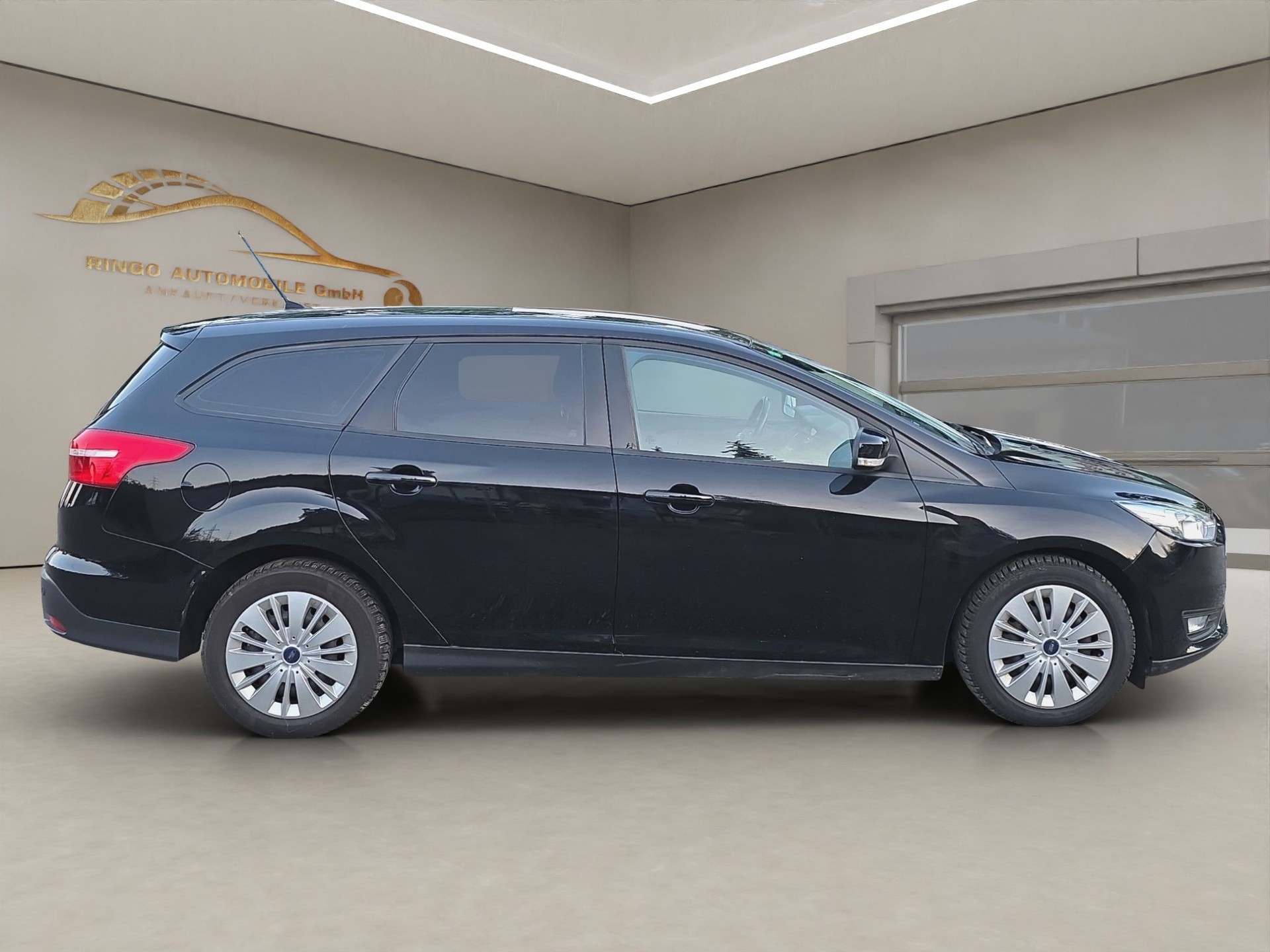 FORD Focus 1.0 SCTi Black Edition-image-1