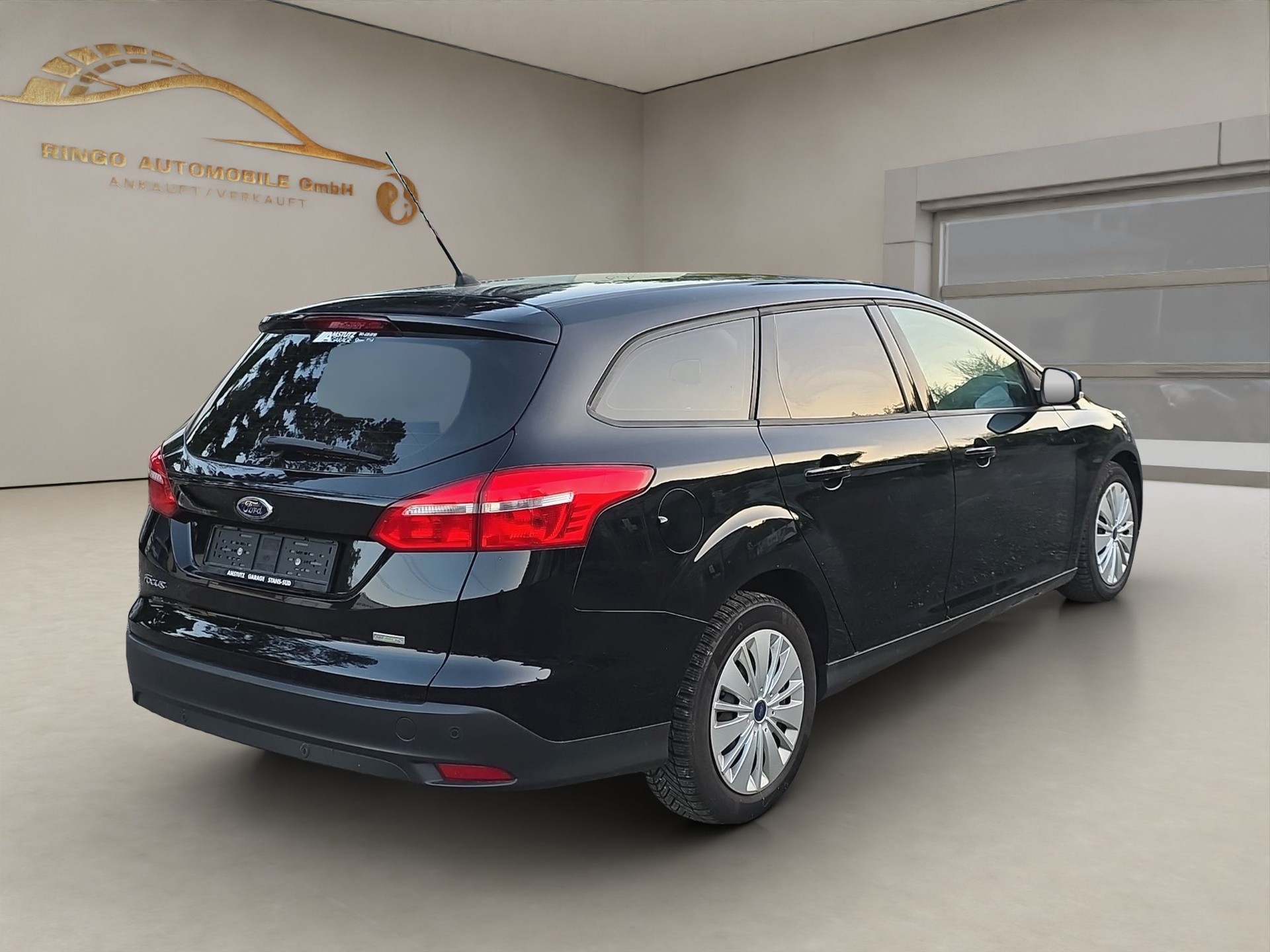 FORD Focus 1.0 SCTi Black Edition-image-2