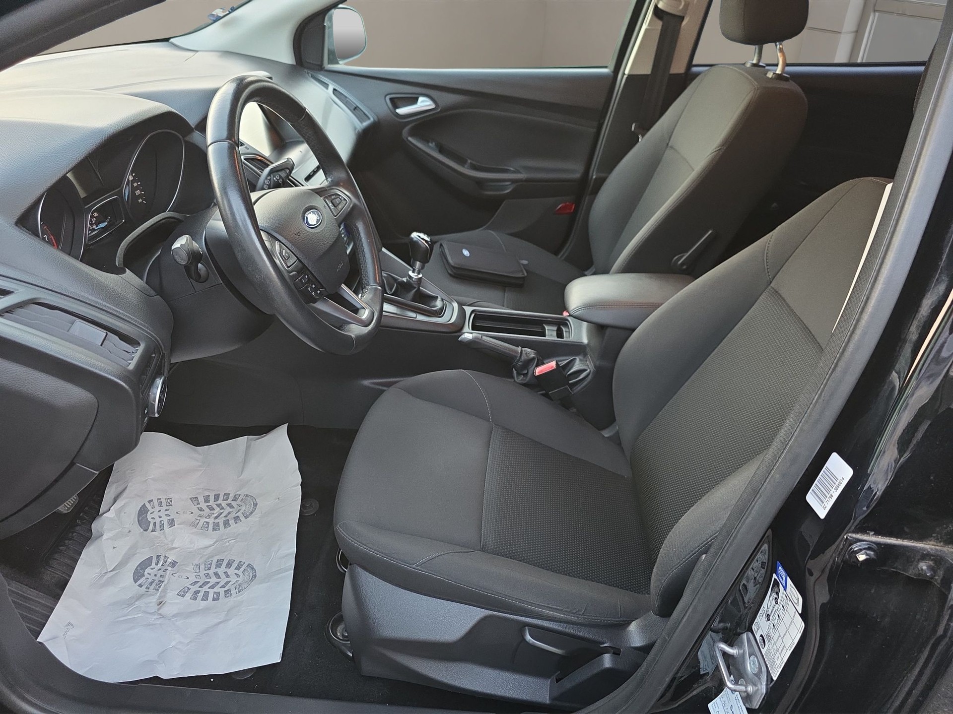 FORD Focus 1.0 SCTi Black Edition-image-7